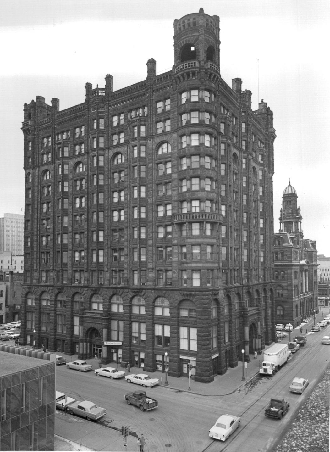 The Metropolitan Building in February 1960.