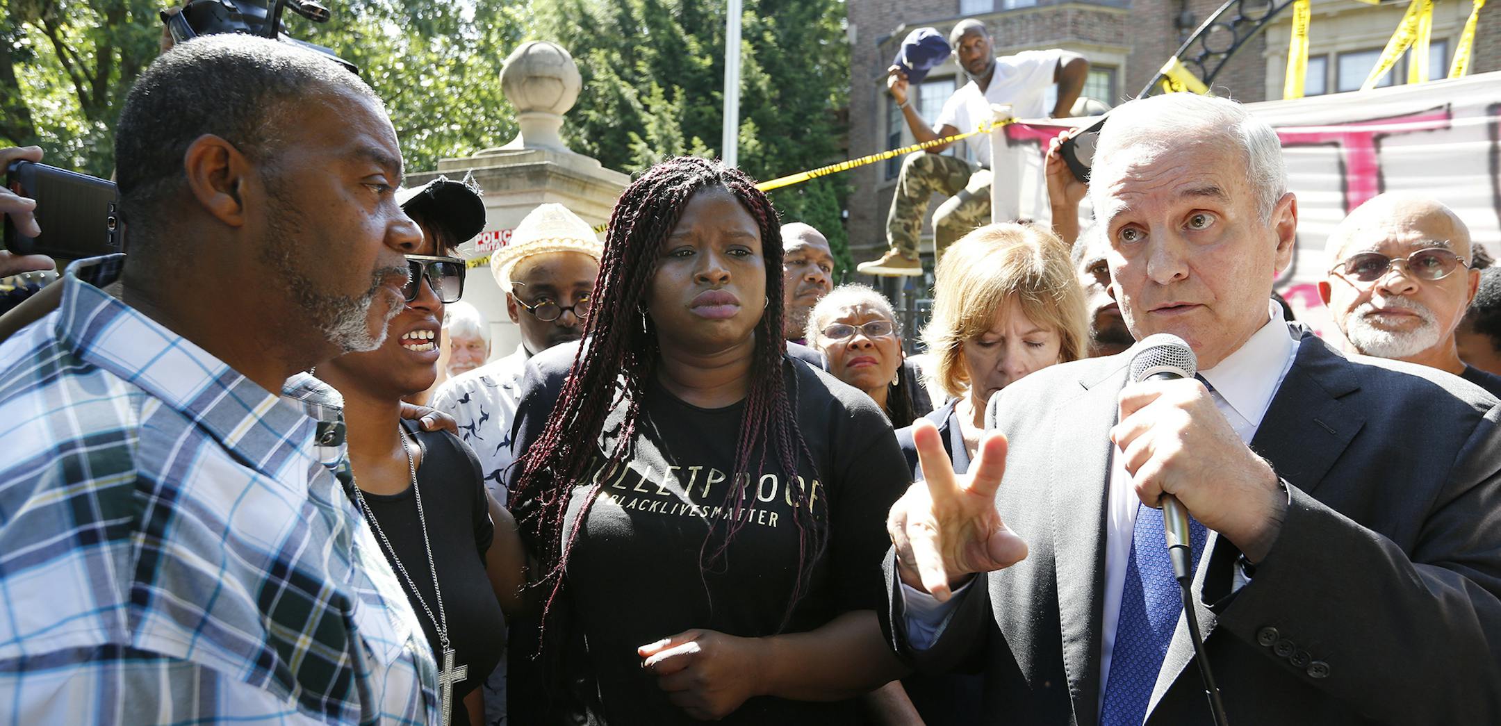 Governor Mark Dayton speaks with Diamond Reynolds the girlfriend of Castile, second from left, during a press conference at his residence regarding the death of Philando Castile. Also at left is Clarence Castile, Philando's uncle, and Nekima Levy-Pounds, center. ] (Leila Navidi/Star Tribune) leila.navidi@startribune.com BACKGROUND INFORMATION: Protesters at the governor's residence in St. Paul on Thursday, July 7, 2016, one day after Philando Castile of St. Paul died after being shot by police i