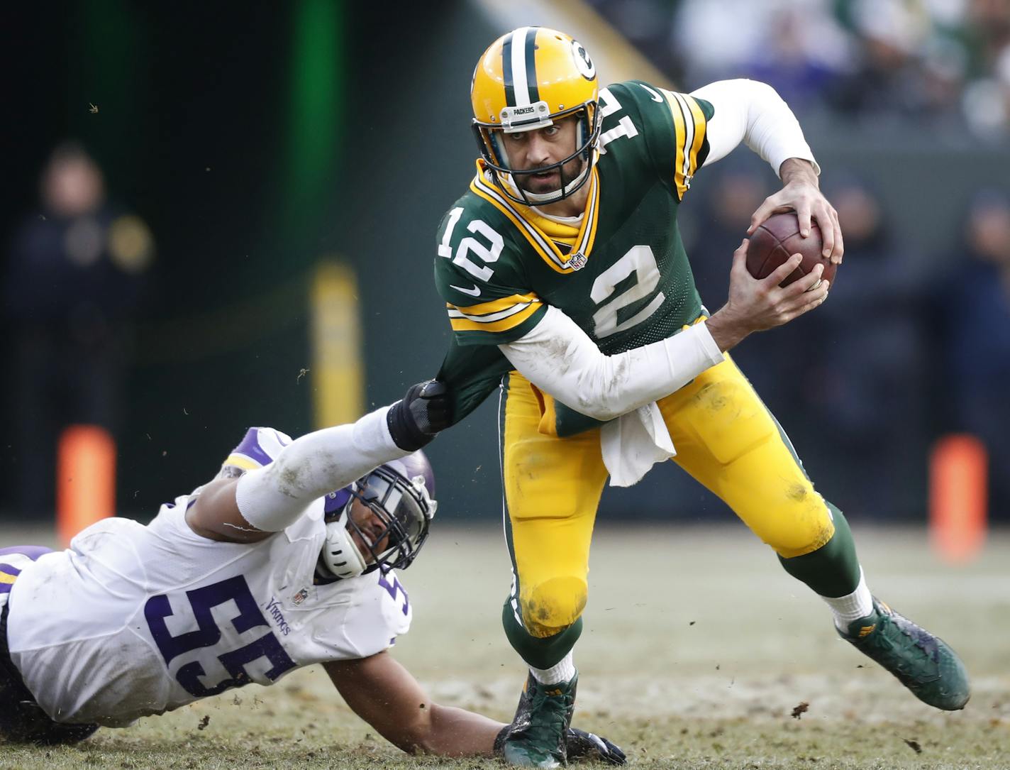 Green Bay Packers quarterback Aaron Rodgers (12) broke Minnesota Vikings outside linebacker Anthony Barr (55) tackle and thew a completed pass to Gwide receiver Jordy Nelson (87) in the third quarter at Lambeau Field Saturday December 24,2016 in Green Bay, Wis. ] The Green Bay Packers hosted the Minnesota Vikings at Lambeau Field. Jerry Holt / jerry. Holt@Startribune.com