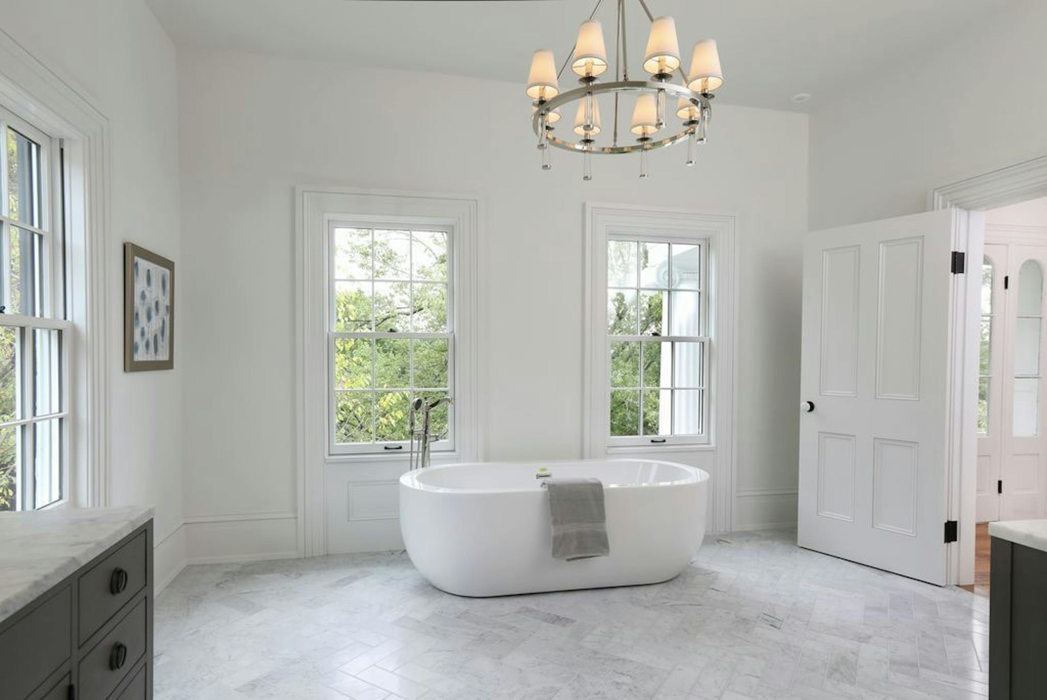 There's also a soaking tub.