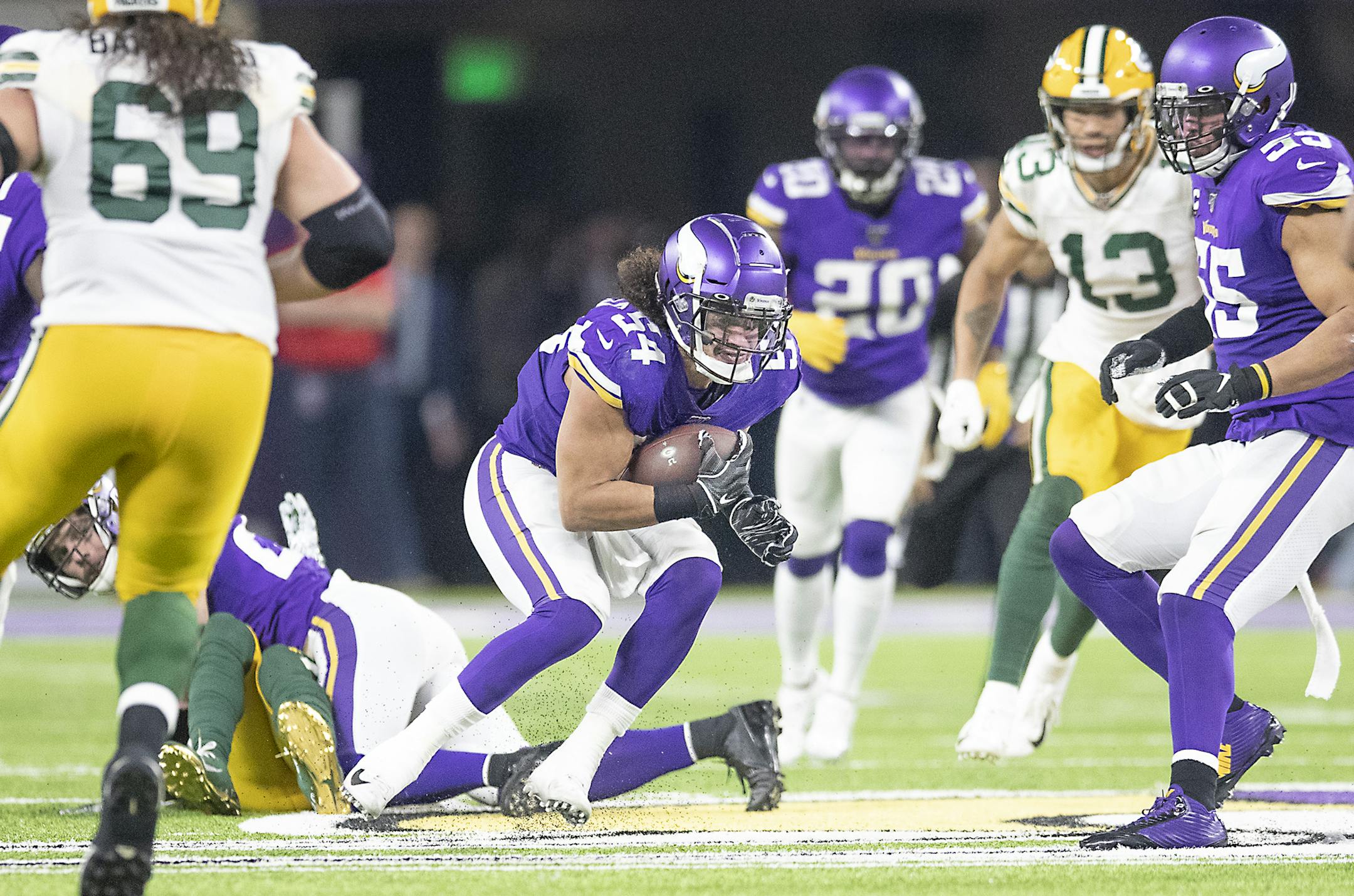 Minnesota Vikings middle linebacker Eric Kendricks was injured after recovering a fumble in the second quarter. ] ELIZABETH FLORES • liz.flores@startribune.com The Minnesota Vikings take on the Green Bay Packers at U.S. Bank Stadium, Sunday, December 23, 2019 in Minneapolis, MN.