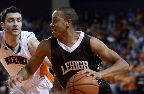 With Lehigh, C.J. McCollum established himself in the 2012 NCAA tournament by scoring 30 points against Duke, but broke his foot in early January of h