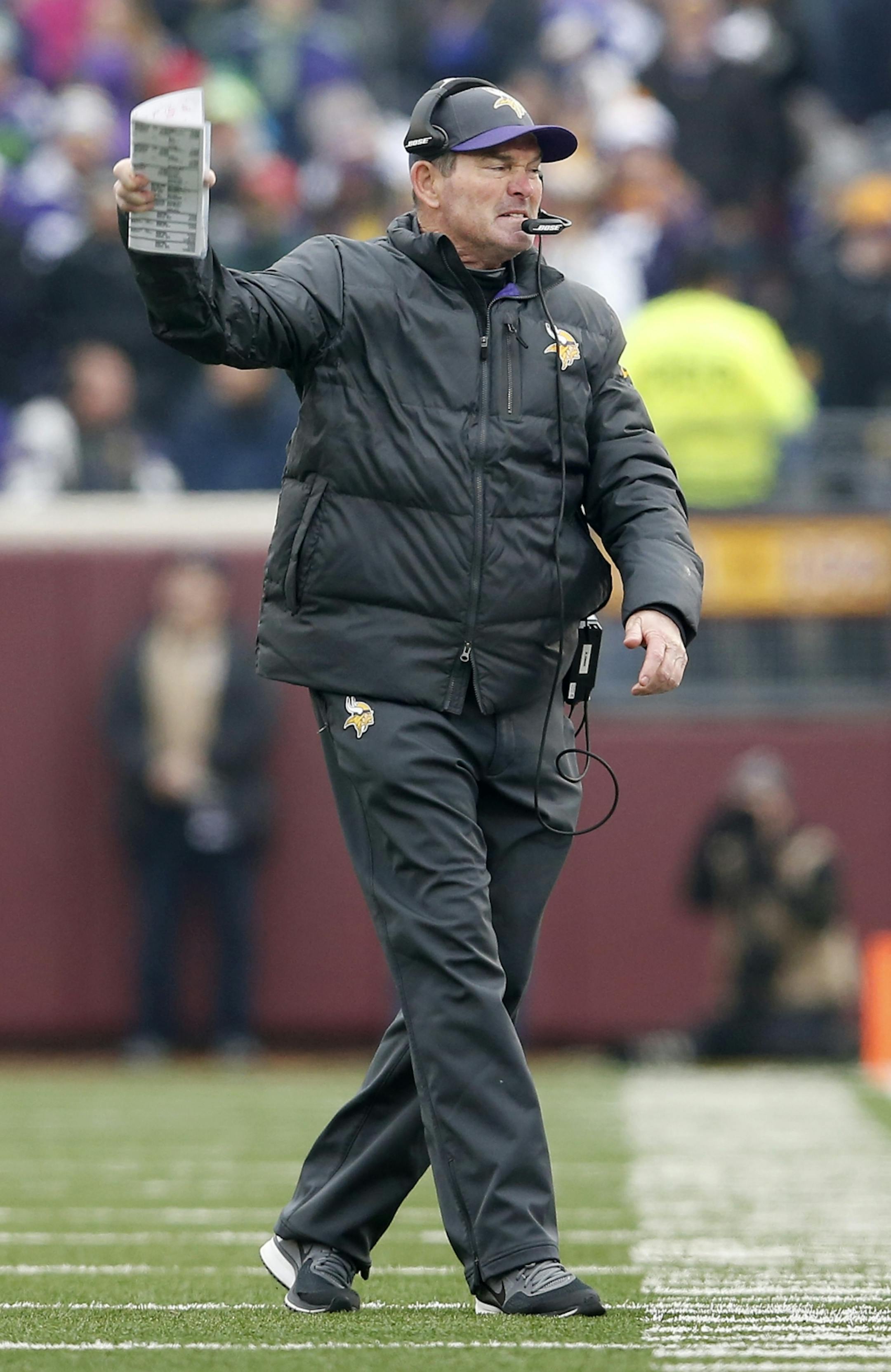 Minnesota Vikings head coach Mike Zimmer disagreed with a penalty call in the first quarter.
