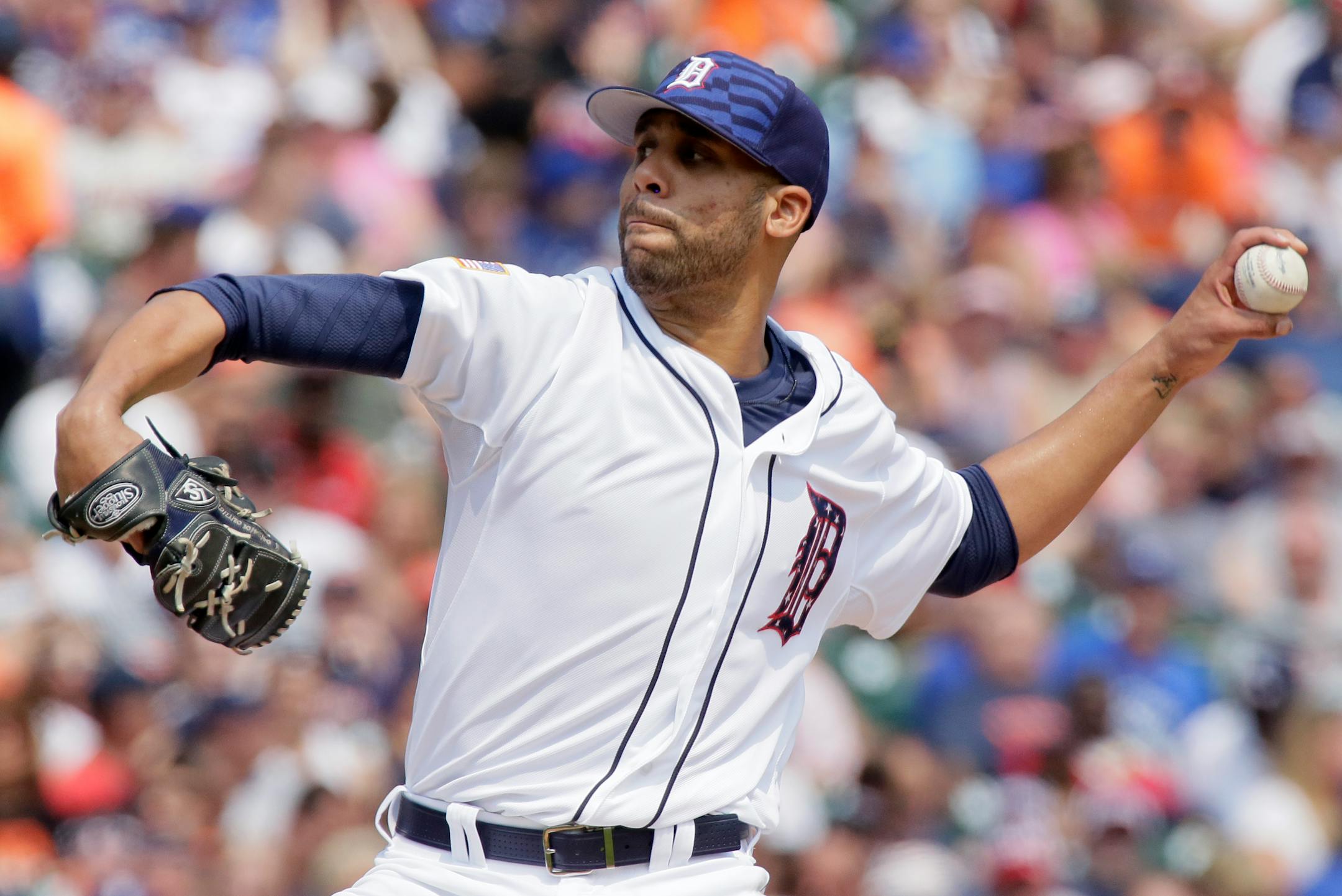 Detroit's David Price brings an 8-2 record and 2.54 ERA into his start against the Twins and Mike Pelfrey in Thursday's series opener at Target Field.