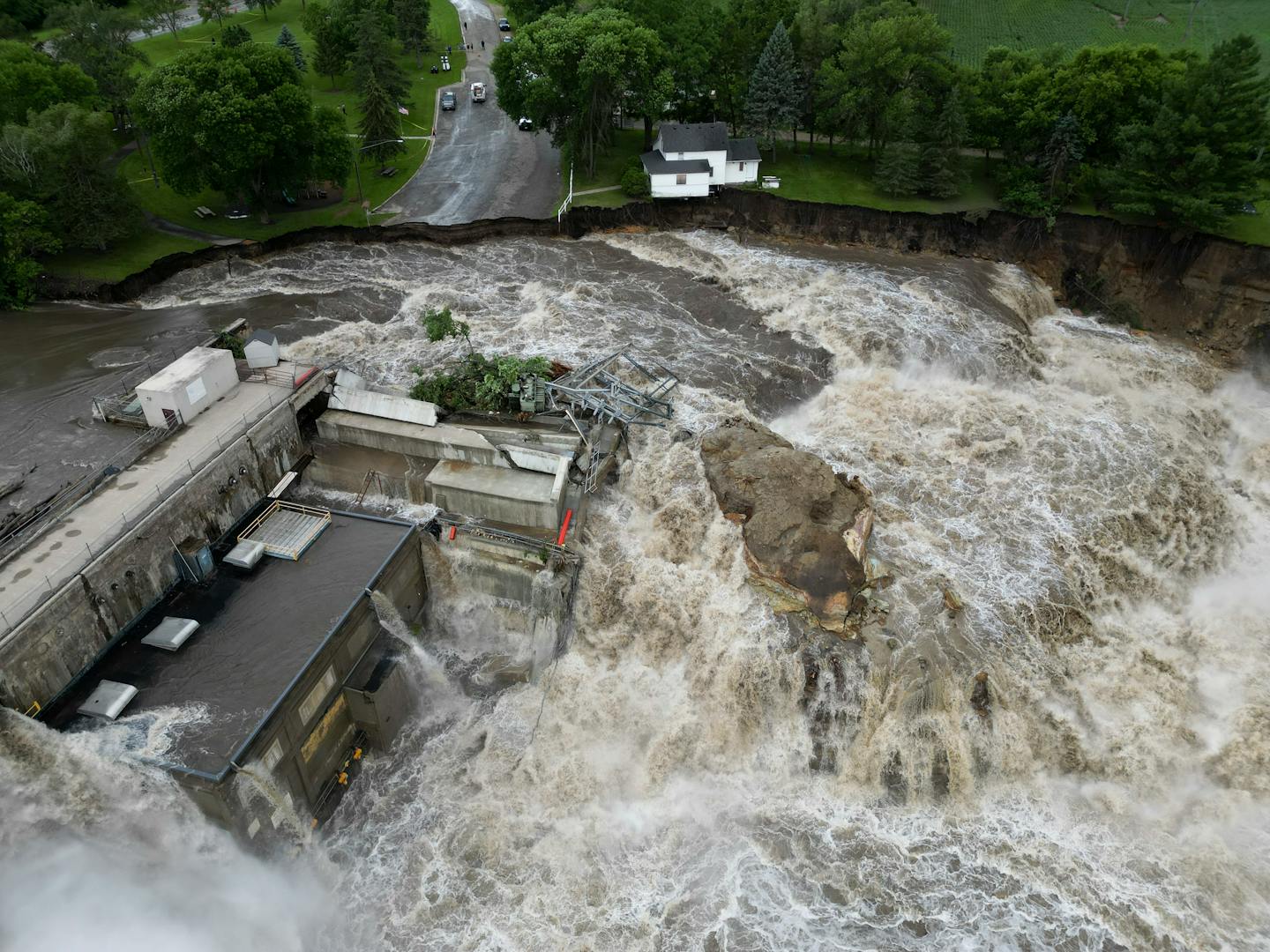 Dam near Mankato in danger of 'imminent failure'