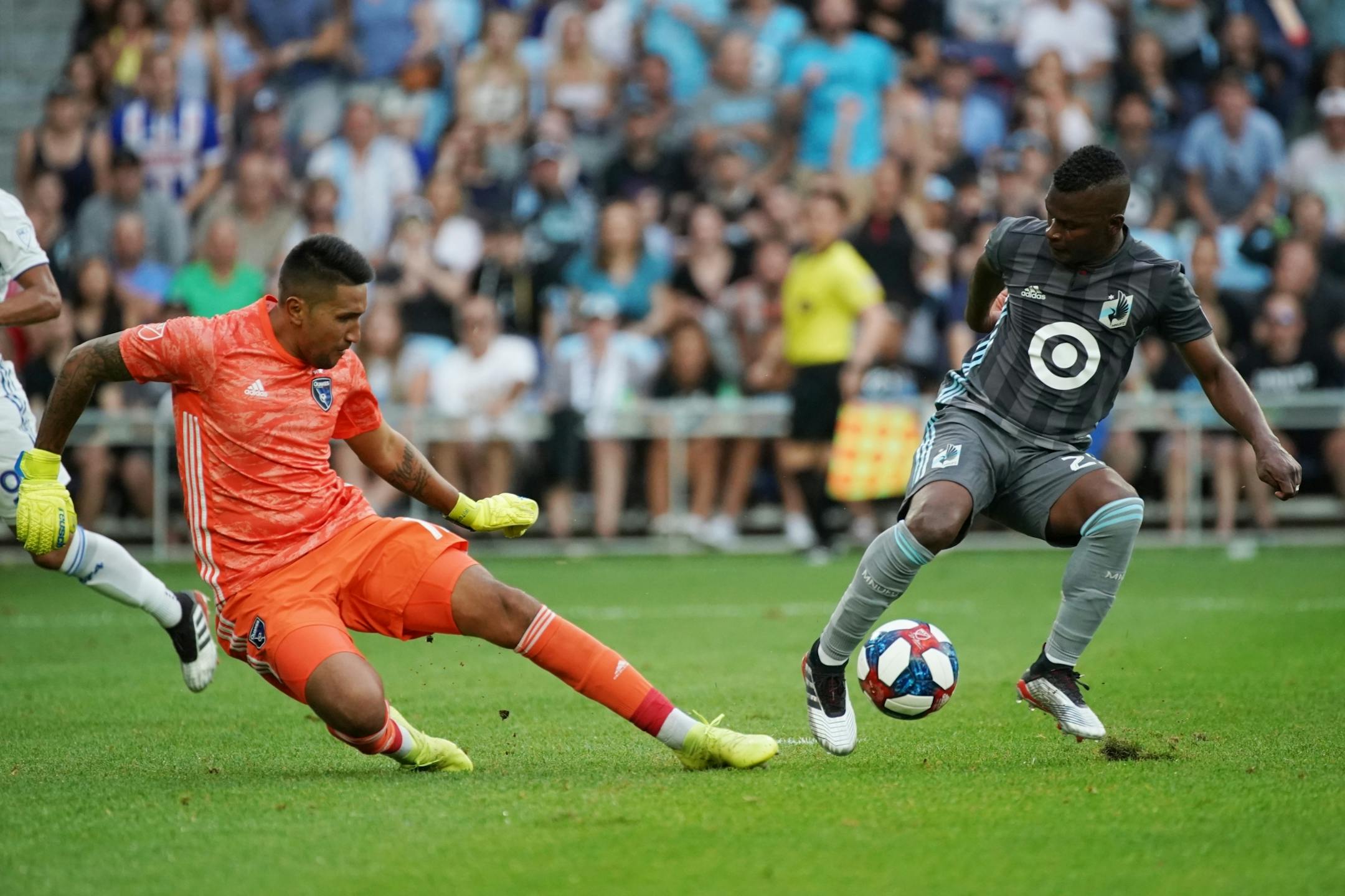 San Jose Earthquakes goalkeeper Daniel Vega (17) cleared the ball away from Minnesota United forward Carlos Darwin Quintero (25) in the first half.
