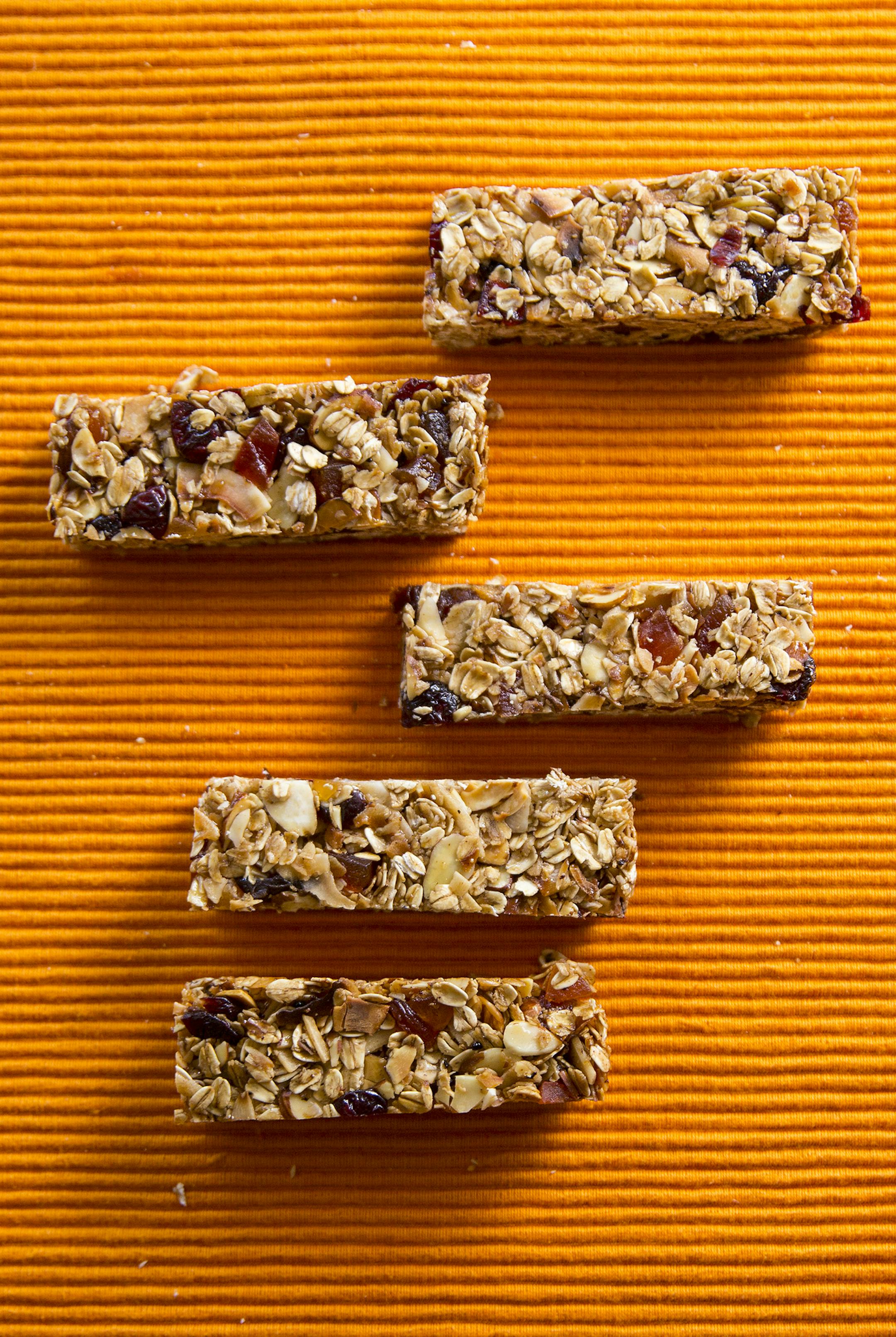Baking Central comes up with granola bars for school breakfasts and lunches. Photographed on Thursday, September 10, 2015. ] LEILA NAVIDI leila.navidi@startribune.com /