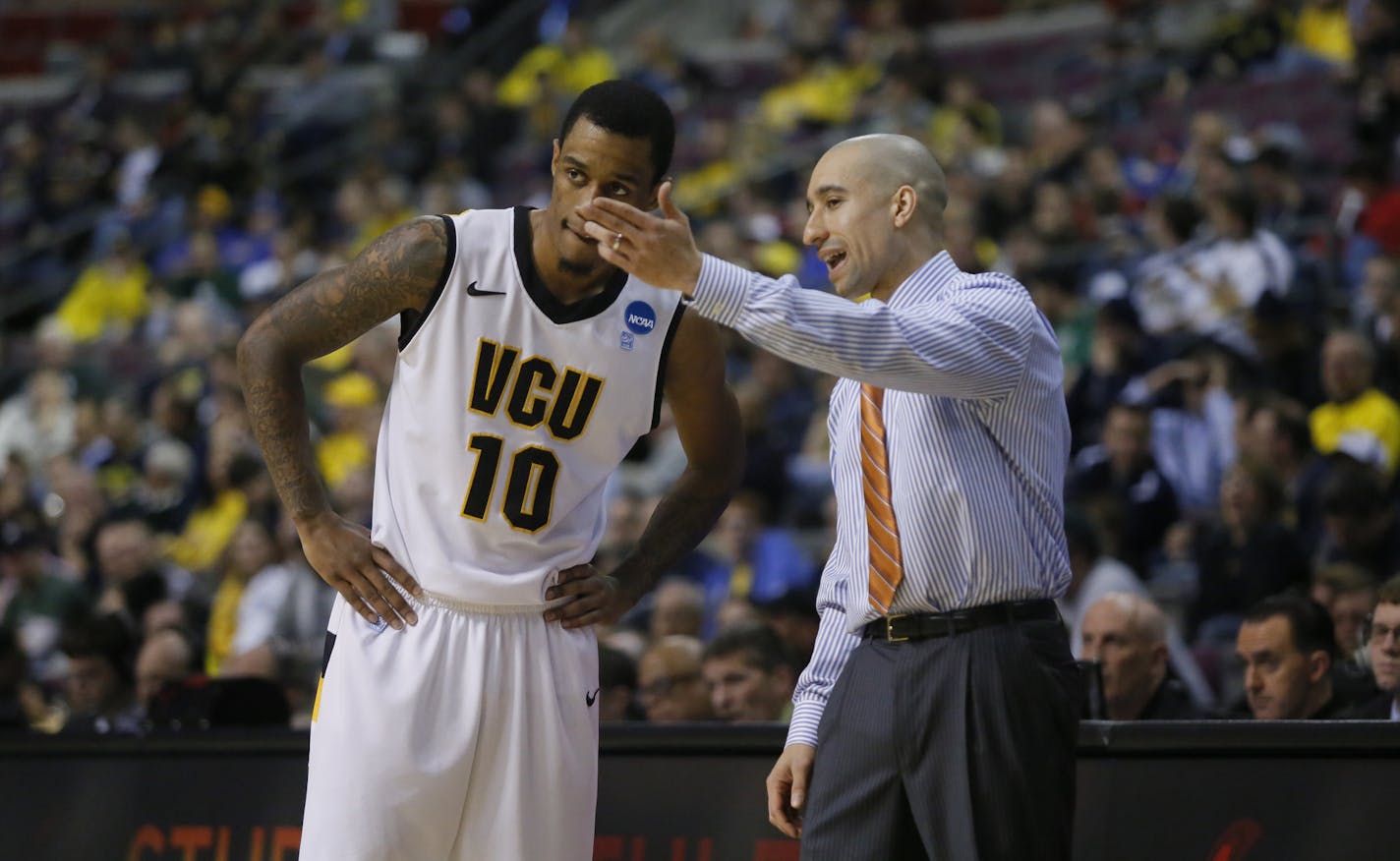 Virginia Commonwealth head coach Shaka Smart, right, talks with guard Darius Theus (10) in the first half of a second-round game of the NCAA college basketball tournament against Akron Thursday, March 21, 2013, in Auburn Hills, Mich. (AP Photo/Duane Burleson)