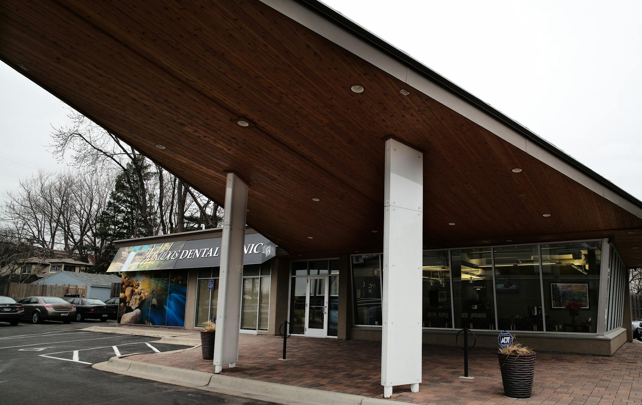 In the Twin Cities, there is a precedent for converting gas stations to other businesses like the Jakubas Dental Clinic in South Minneapolis.] Richard Tsong-Taatarii/rtsong-taatarii@startribune.com
