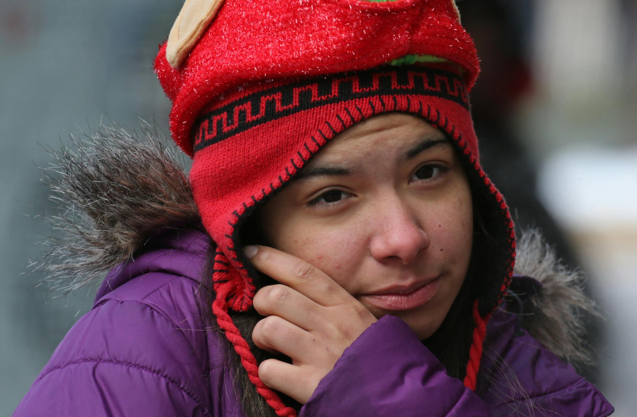 Joanna Ross of Minneapolis tried to stay warm as she waited for a bus in downtown Minneapolis on 12/24/13.] Bruce Bisping/Star Tribune bbisping@startribune.com Joanna Ross/source.