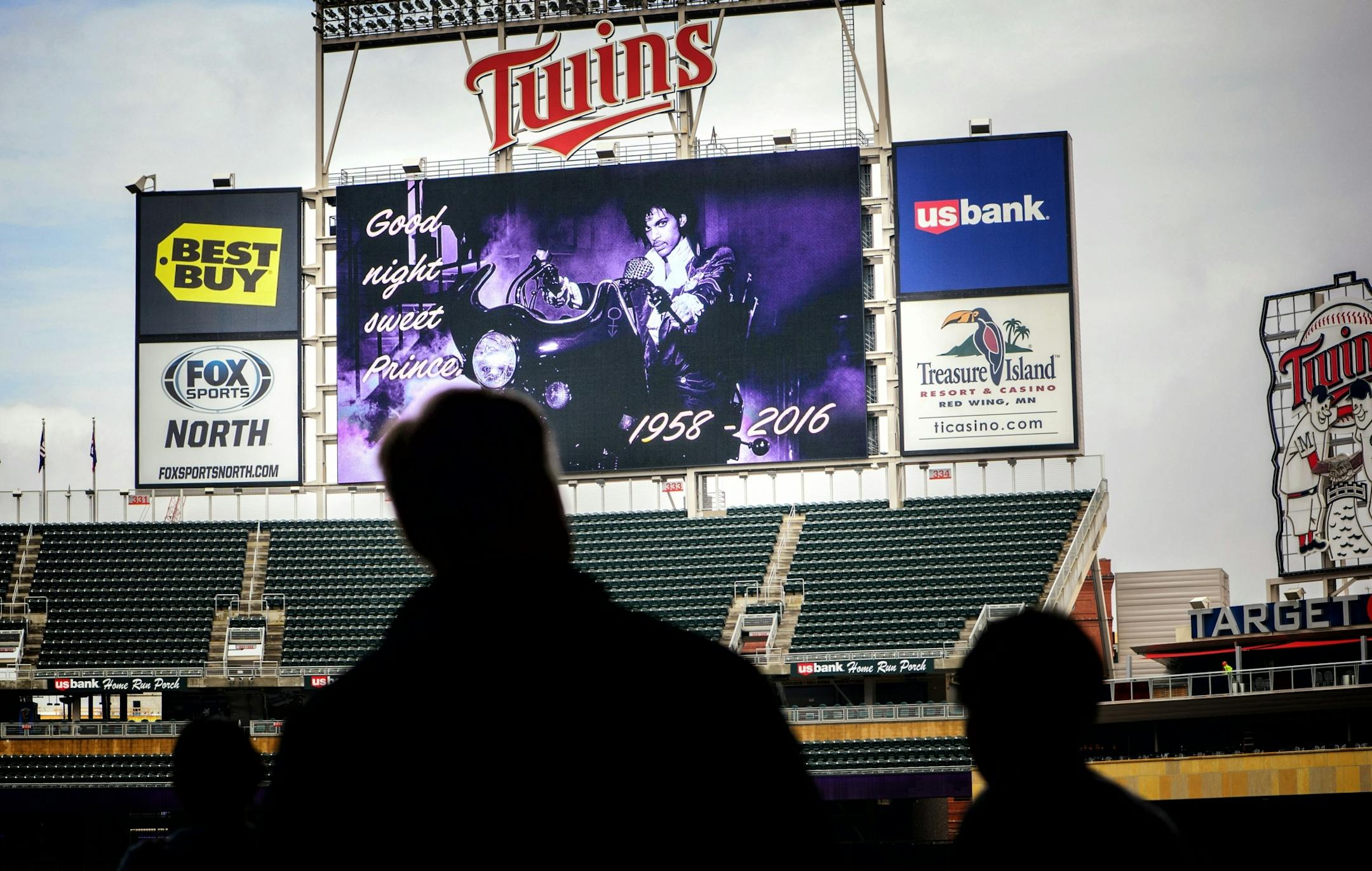 "Goodnight Sweet Prince" read the display screens in Target Field following the announcement of Prince's death.