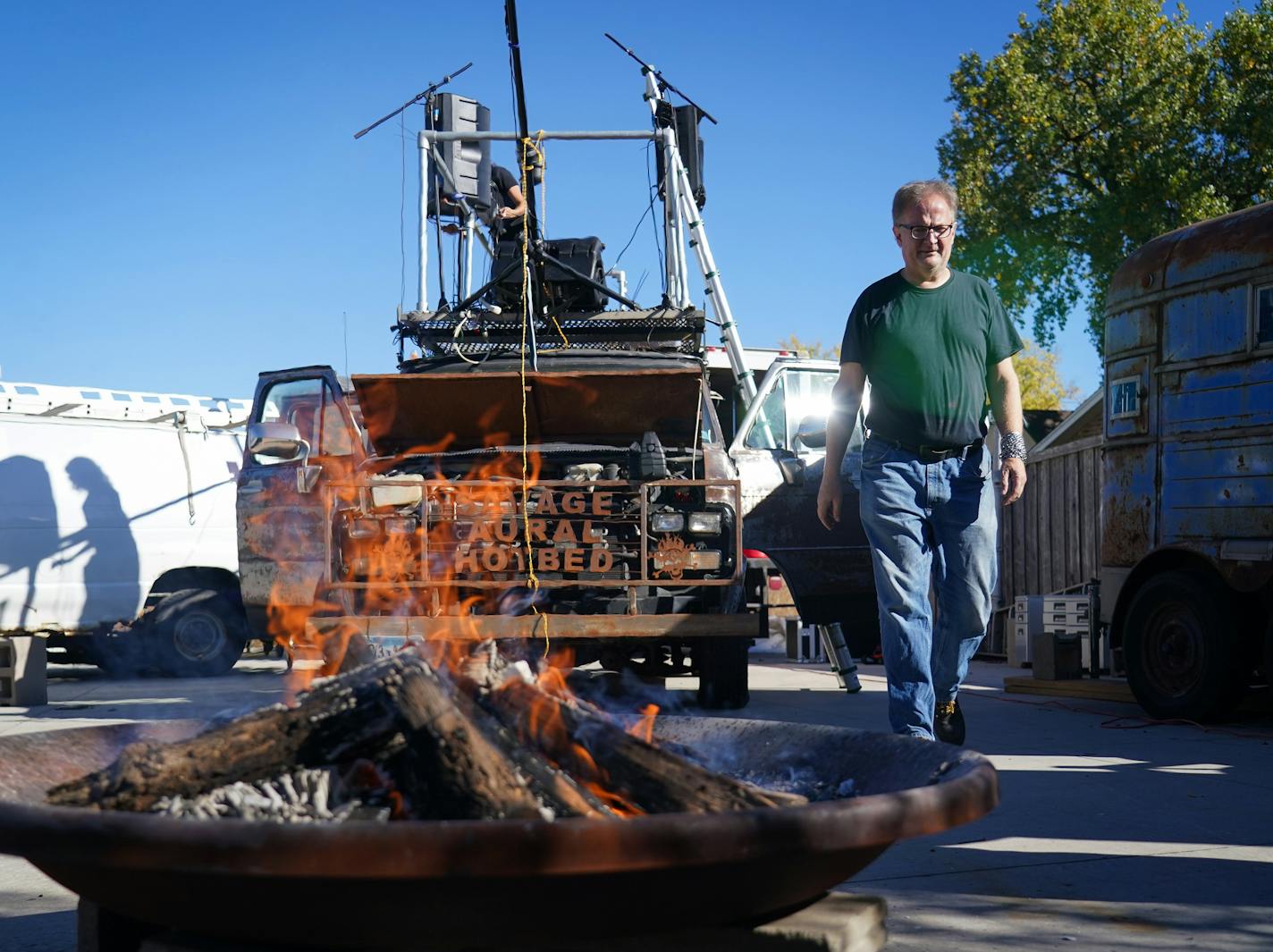 "I know all about V-8 [engines]," said Stuart DeVann, after hooking a battery charger up to the van. "The dome light sometimes stays on, but it'll start," he said. ] Shari L. Gross ¥ shari.gross@startribune.com "Rock 'n' roll" takes on new meaning with "Bands on Vans," a new concert series on community station MCN6 that takes place on a van with a stage and sidebars built on top of it. The bands perform as the van steadily rolls along at 5 mph max, starting at Grumpy's and ending at the 331 Club