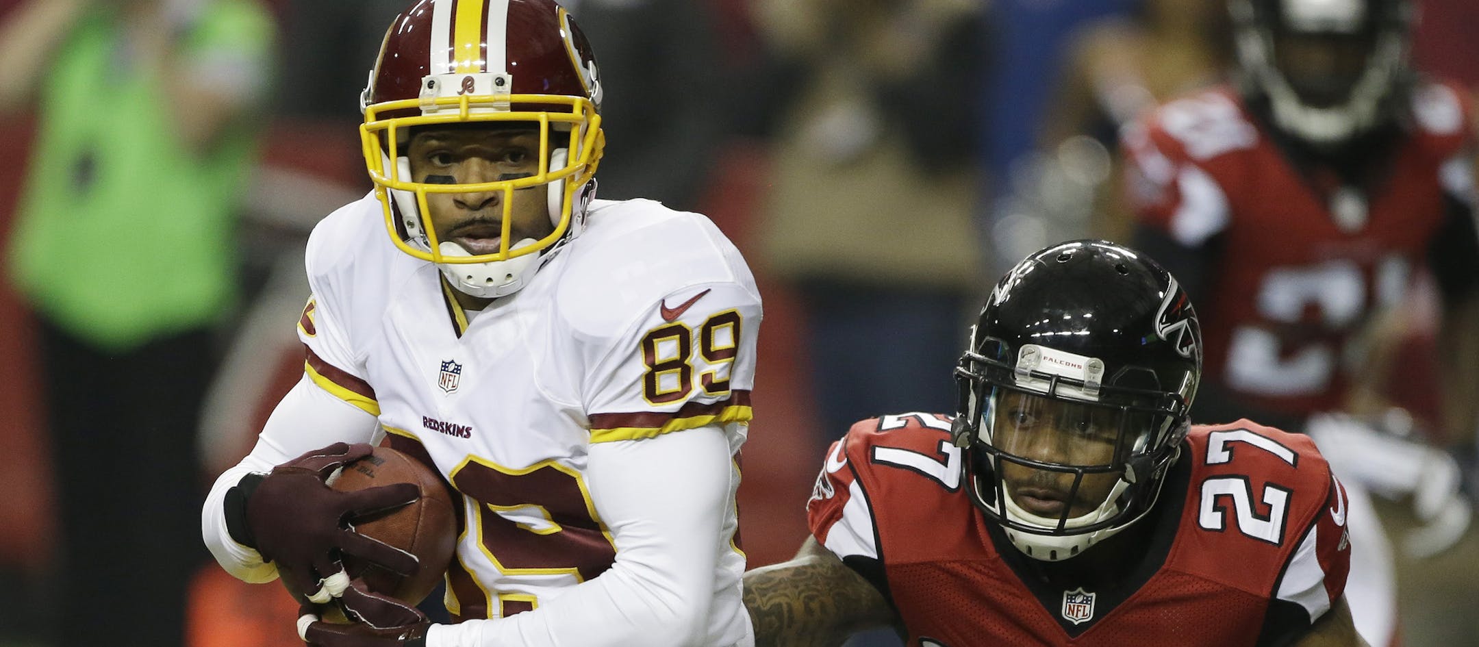 Washington Redskins wide receiver Santana Moss (89) makes the catch against Atlanta Falcons cornerback Robert McClain (27) during the first half of an NFL football game, Sunday, Dec. 15, 2013, in Atlanta. (AP Photo/John Bazemore)