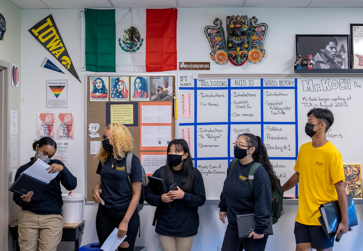 Twin Cities Academy charter school students stood in line as they navigated their first day of COVID-19 protocol between classes on the first day of school, Tuesday, September 7, 2021 in St. Paul, MN. ] ELIZABETH FLORES • liz.flores@startribune.com