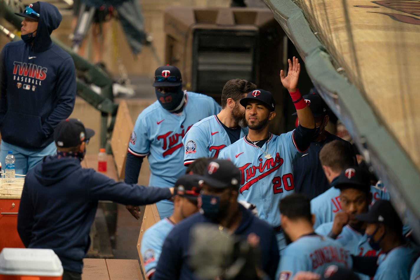 Twins left fielder Eddie Rosario acknowledged the Reds after their extra-inning victory on Sunday.