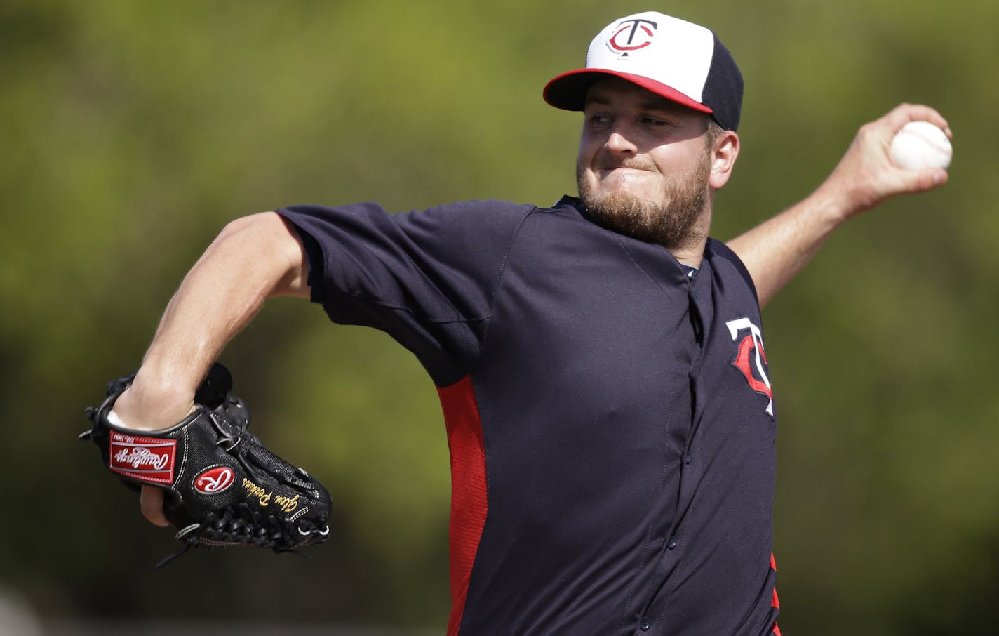 Twins pitcher Glen Perkins pitched during drills Tuesday Feb.19, 2013 at Lee County Sports Complex in Fort Myers, FL.] JERRY HOLT &#x2022; jerry.holt@startribune.com