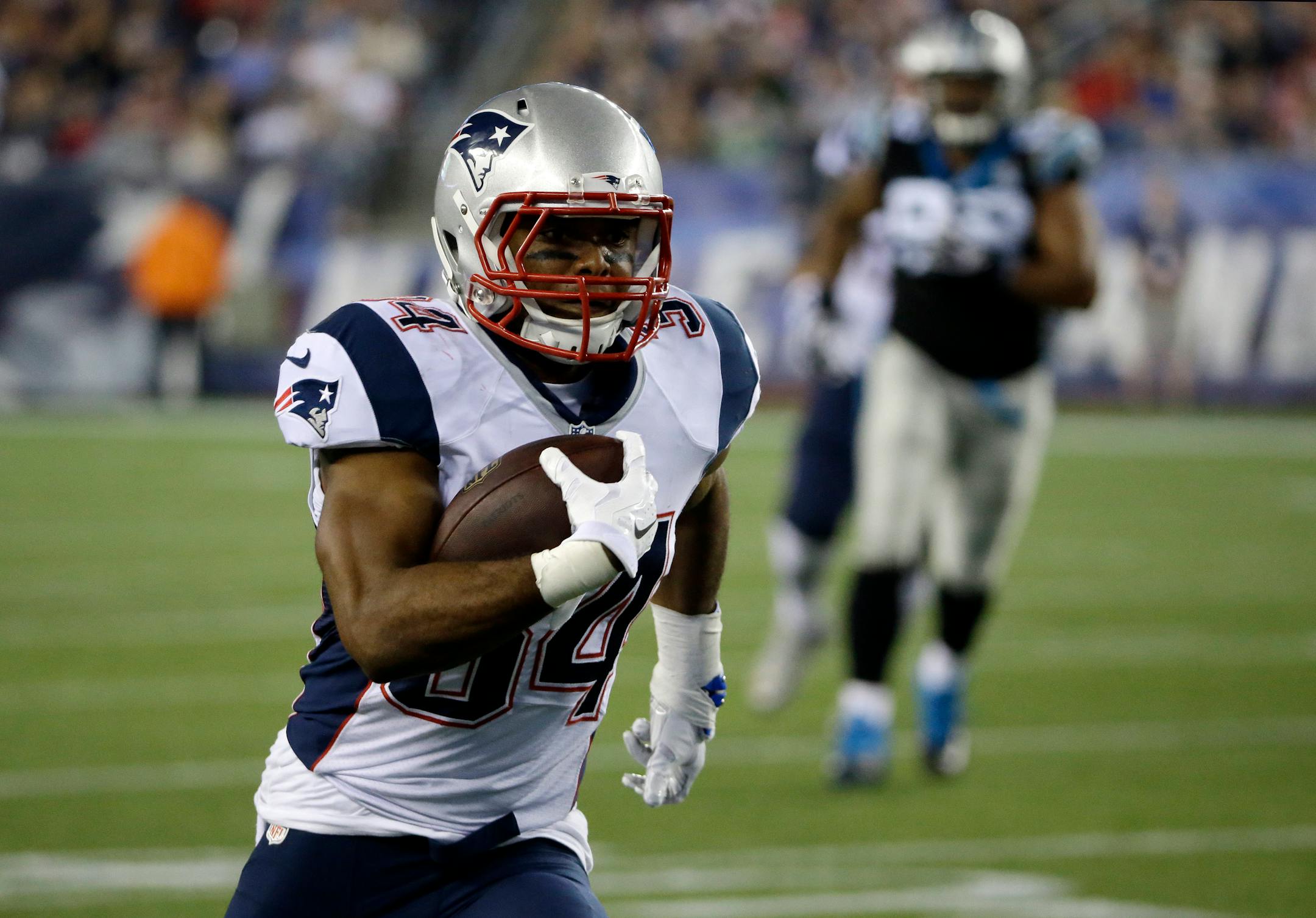 New England Patriots running back Shane Vereen runs to the goal line for a touchdown after catching a pass from quarterback Tom Brady in the first half of an NFL preseason football game against the Carolina Panthers, Friday, Aug. 22, 2014, in Foxborough, Mass. (AP Photo/Stephan Savoia)
