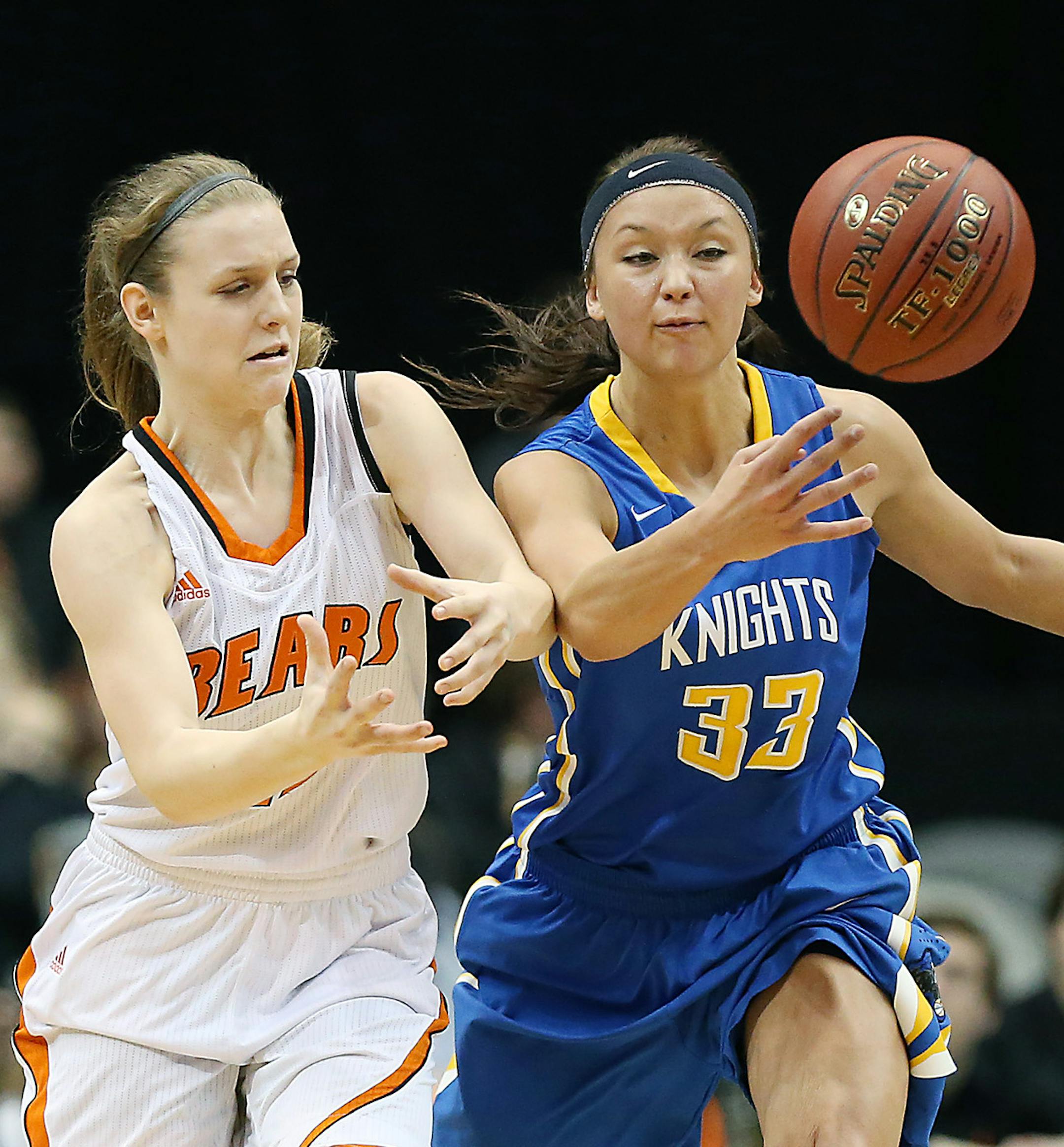 White Bear Lake's Alexa Molin and St. Michael-Albertville's Sydney Tracy battled for the ball during the first half of the Class 4A girls' basketball quarterfinals, Tuesday, March 15, 2016 at the Target Center in Minneapolis, MN. ] (ELIZABETH FLORES/STAR TRIBUNE) ELIZABETH FLORES • eflores@startribune.com