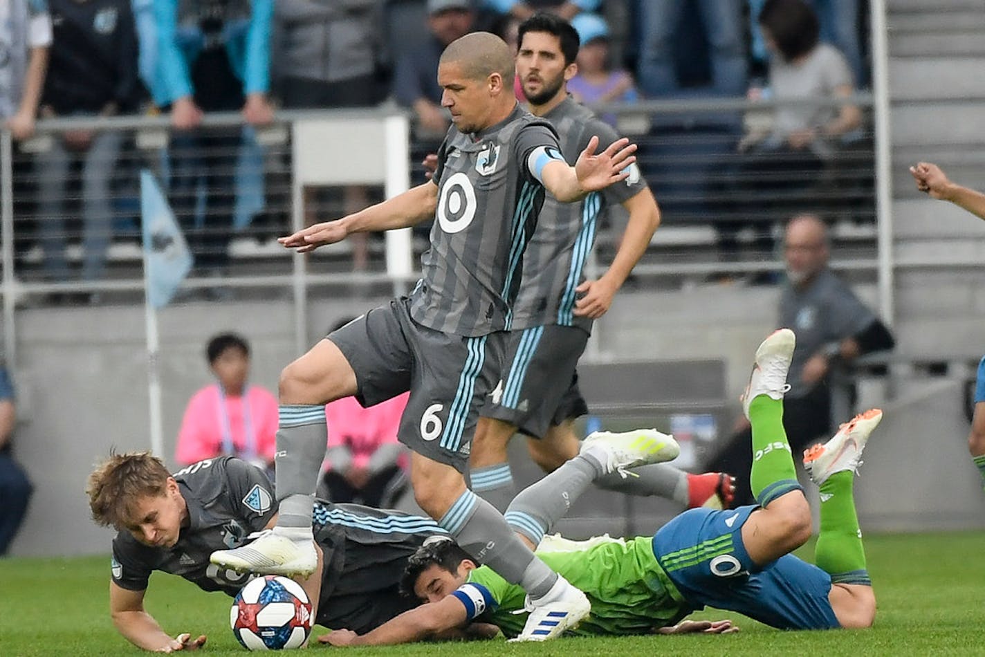 Minnesota United midfielder Rasmus Schuller (20) and Seattle Sounders midfielder Nicolas Lodeiro (10) collided as midfielder Osvaldo Alonso (6) moved the ball down field