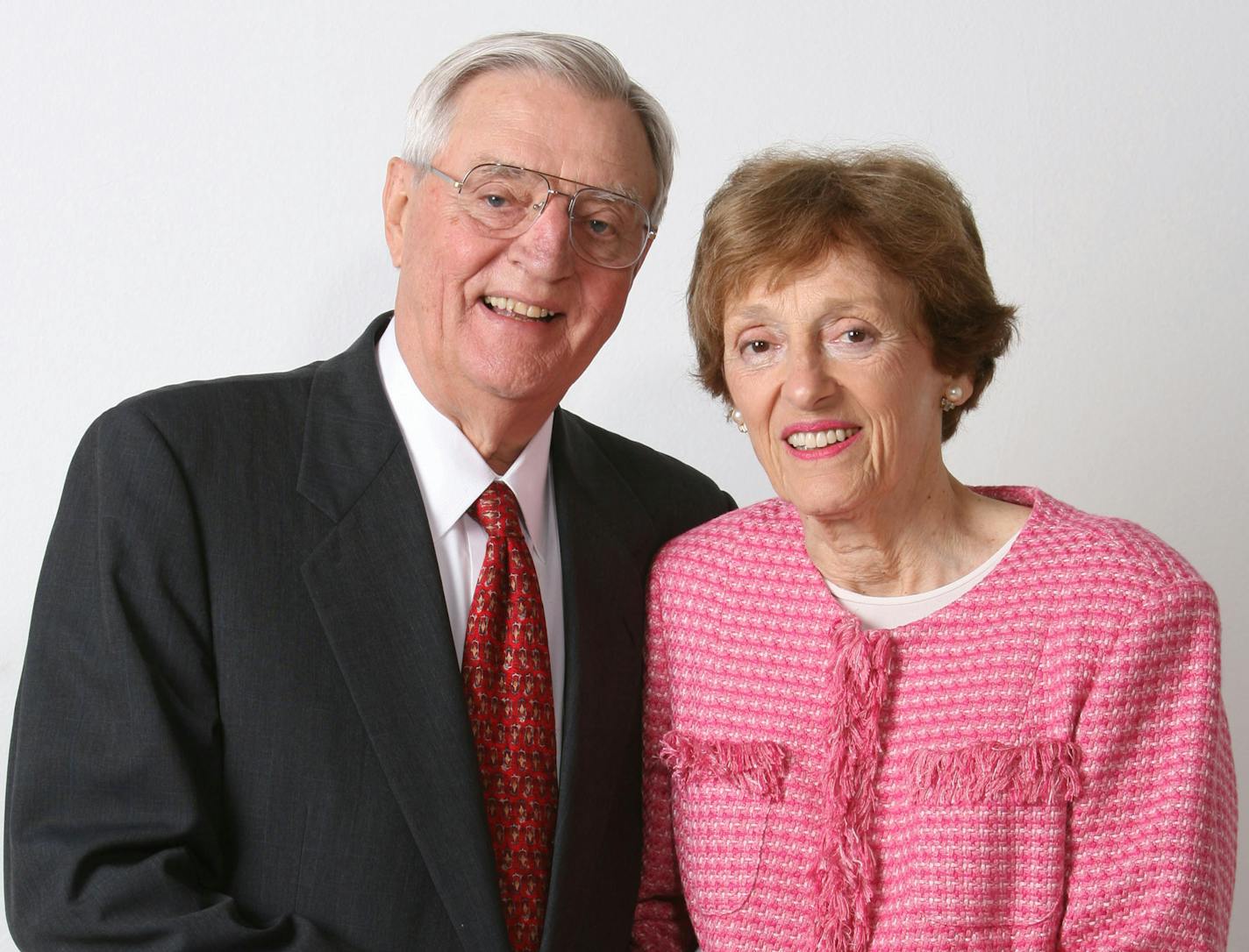 TOM WALLACE &#x221a;&#xd8; twallace@startribune.com The Guthrie closes its door to the old theatre and opened the doors to a new modern complex May 7, 2006. The people involved in the old said goodbye portraits of everybody from board members, actors and ushers help us remember moments from the past. Walter and Joan Mondale. ORG XMIT: MIN2014020215292146