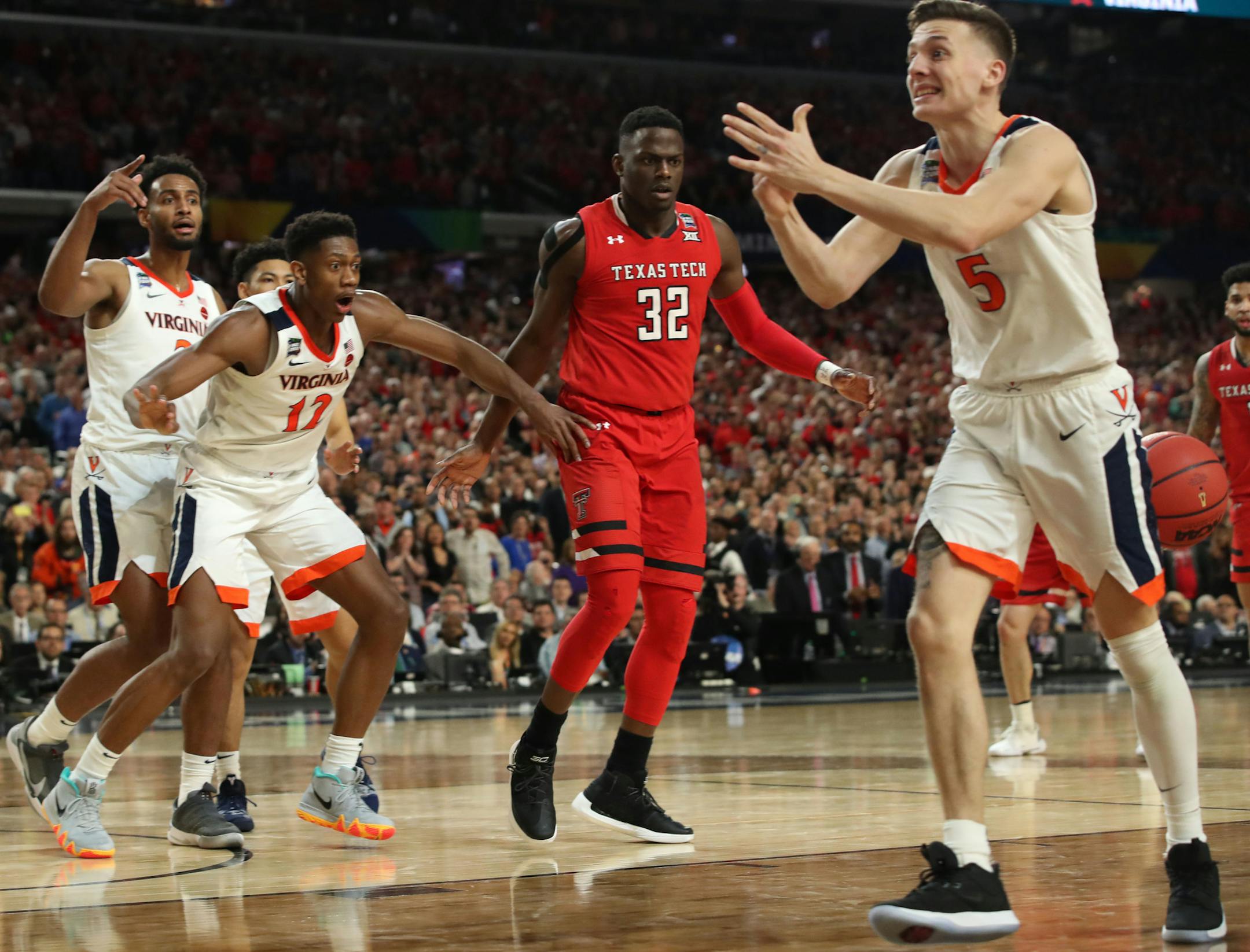 Virginia guard Kyle Guy (5) tried to call a timeout as Virginia guard De'Andre Hunter (12), Virginia guard Braxton Key (2) and Texas Tech center Norense Odiase (32) watched the ball go out of bounds near the end of regulation during the second half. ] CARLOS GONZALEZ ¥ carlos.gonzalez@startribune.com Texas Tech played Virginia in the final of the NCAA Division I Men's Basketball Championship Final Four on Monday, April 8, 2019 at U.S. Bank Stadium in Minneapolis.