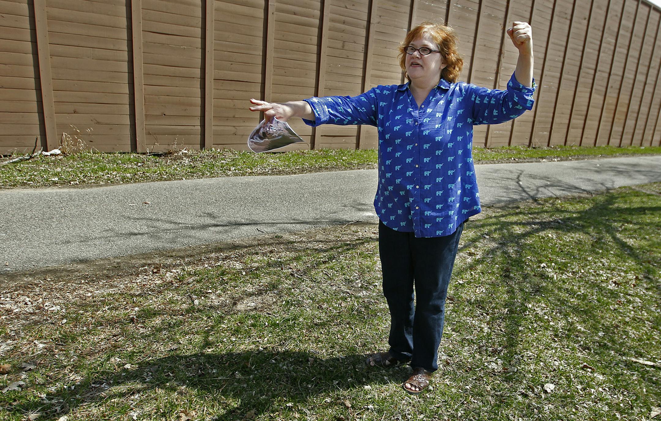 Julene Lind described how her dog "Ziggy" was attacked by another dog near the area where it happened Tuesday, April 22, 2014 in Minneapolis, MN. ] (ELIZABETH FLORES/STAR TRIBUNE) ELIZABETH FLORES • eflores@startribune.com