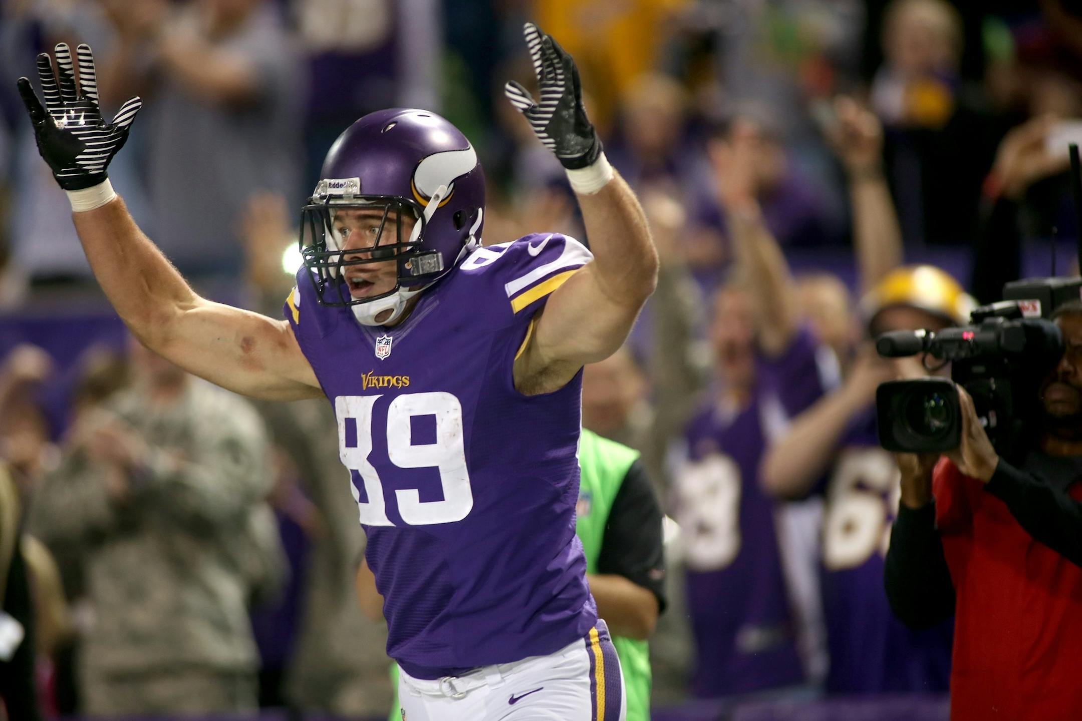 Minnesota Vikings tight end John Carlson.