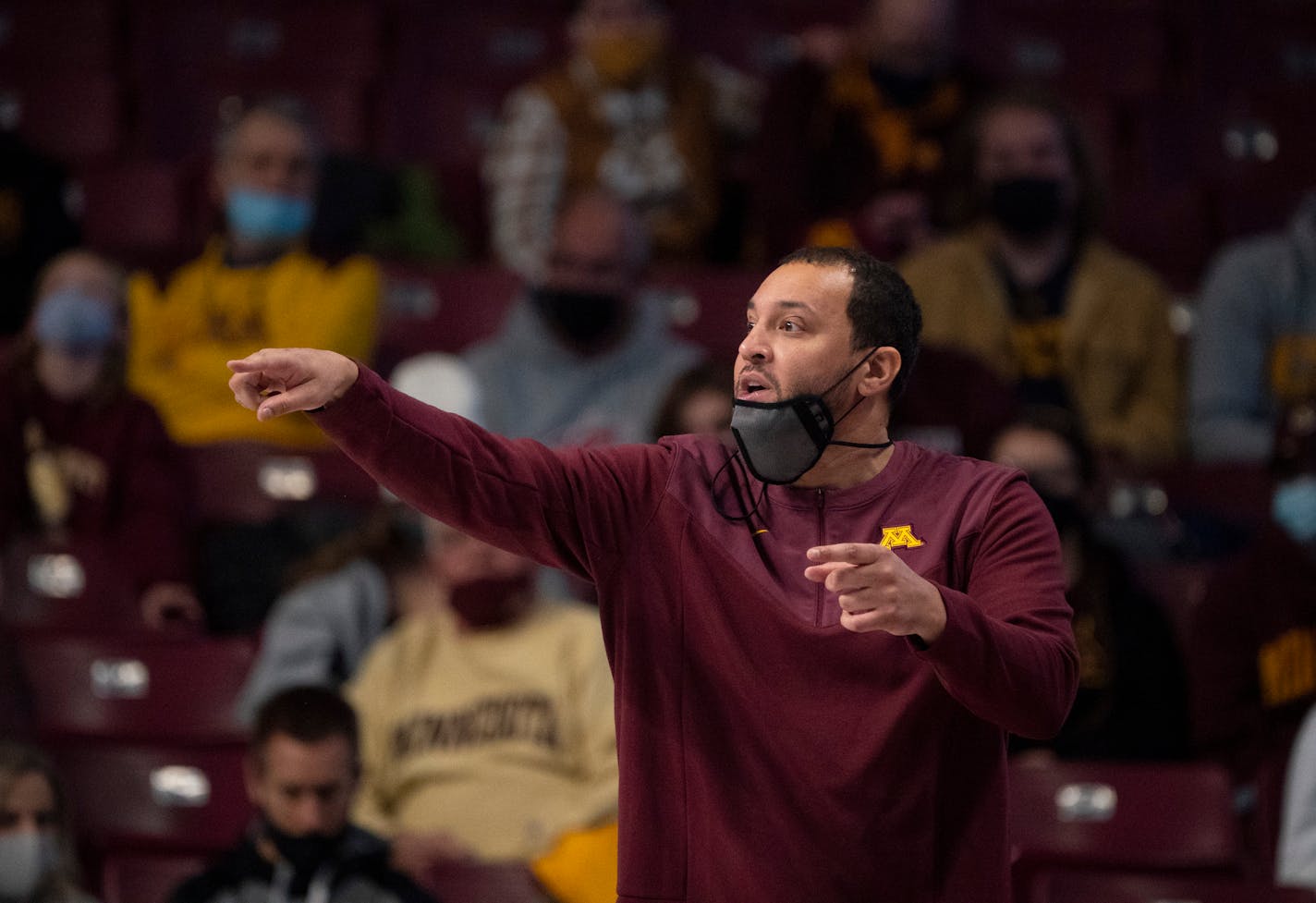 Minnesota Gophers head coach Ben Johnson shouted directions in the first half Monday, Nov. 1, 2021 in Minneapolis. The University of Minnesota Gophers men's basketball team opened their season with an exhibition game against Concordia-St. Paul Bears l at Williams Arena Monday night, Monday, Nov. 1, 2021 in Minneapolis. ] JEFF WHEELER • Jeff.Wheeler@startribune.com