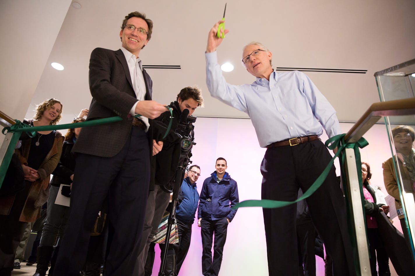 Editor Rene Sanchez, left, and Publisher Mike Klingensmith take part in a ribbon cutting ceremony for Star Tribune employees inside their new offices in Capella Tower in downtown Minneapolis on Thursday, March 5, 2015. ] LEILA NAVIDI leila.navidi@startribune.com /