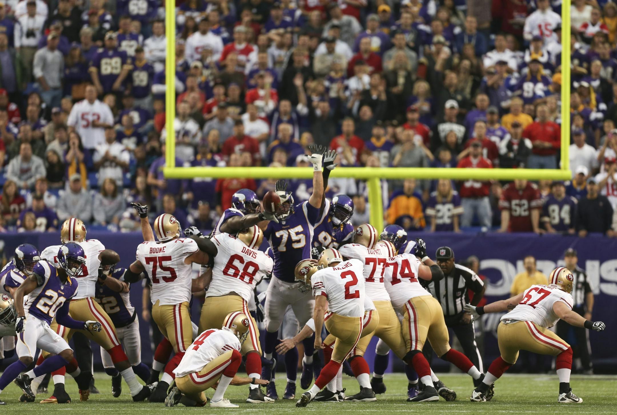 The Vikings' Letroy Guion deflected a field goal attempt by the 49ers last Sunday.