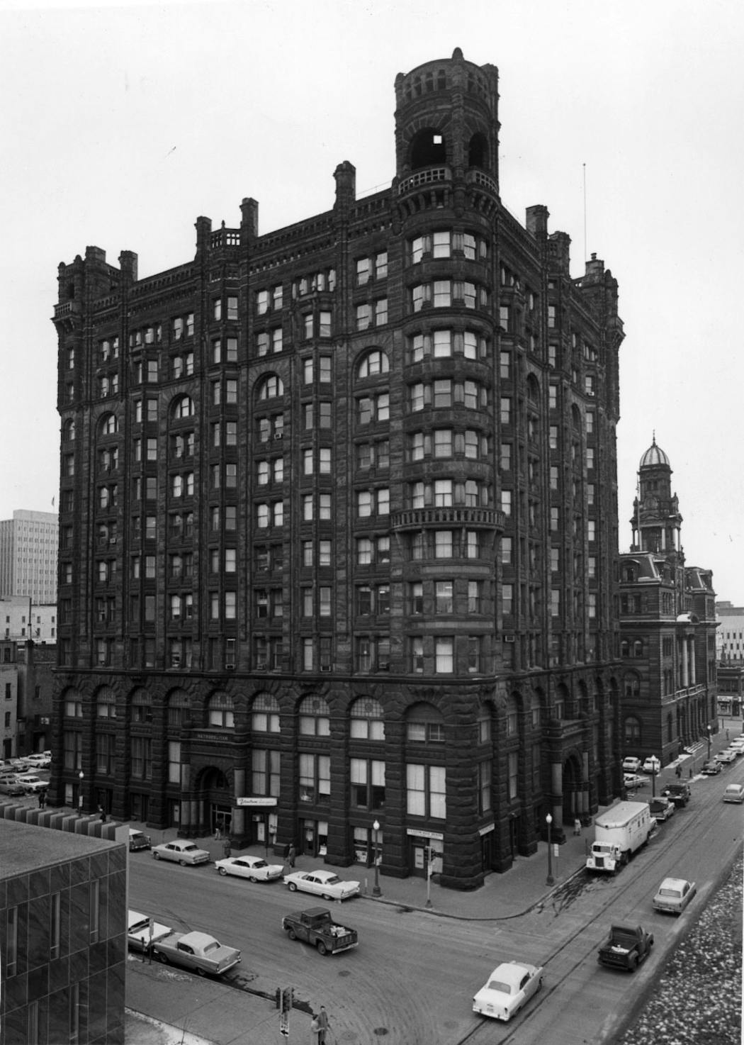 Metropolitan Building looking down S. 3rd Street in Minneapolis in 1960.