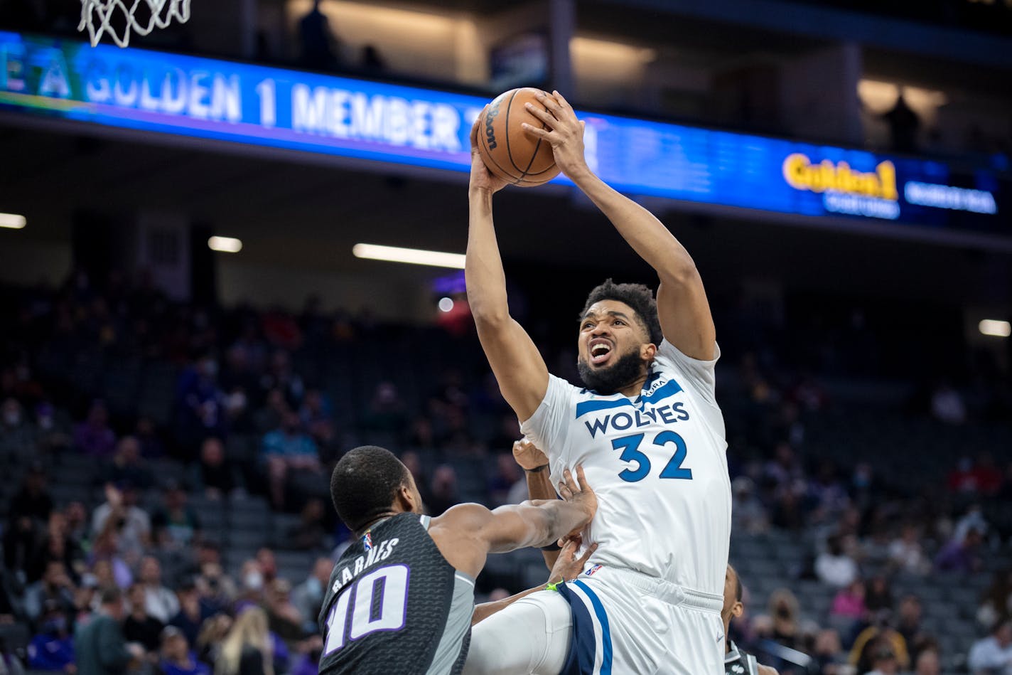 Timberwolves center Karl-Anthony Towns drives to the basket as Sacramento forward Harrison Barnes defends during the first quarter Wednesday.