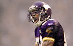 Irving Texas Thursday 11/23/00 Minnesota Vikings at Dallas Cowboys----Vikngs Randy Moss celebrated his first touchdown catch over Dallas in the 3rd qu