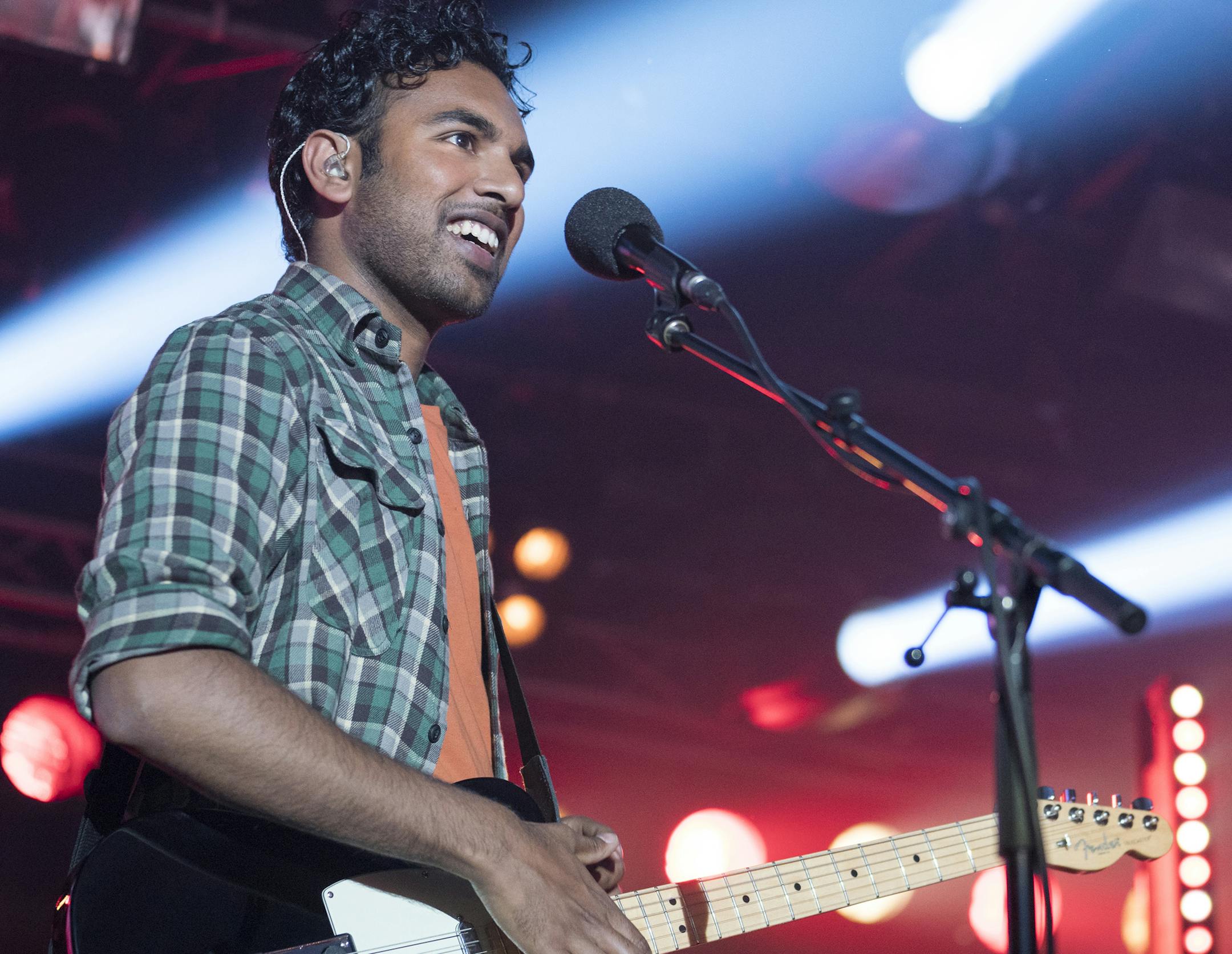 Singer-songwriter Jack Malik (Himesh Patel) performs at a live event in "Yesterday," directed by Danny Boyle.