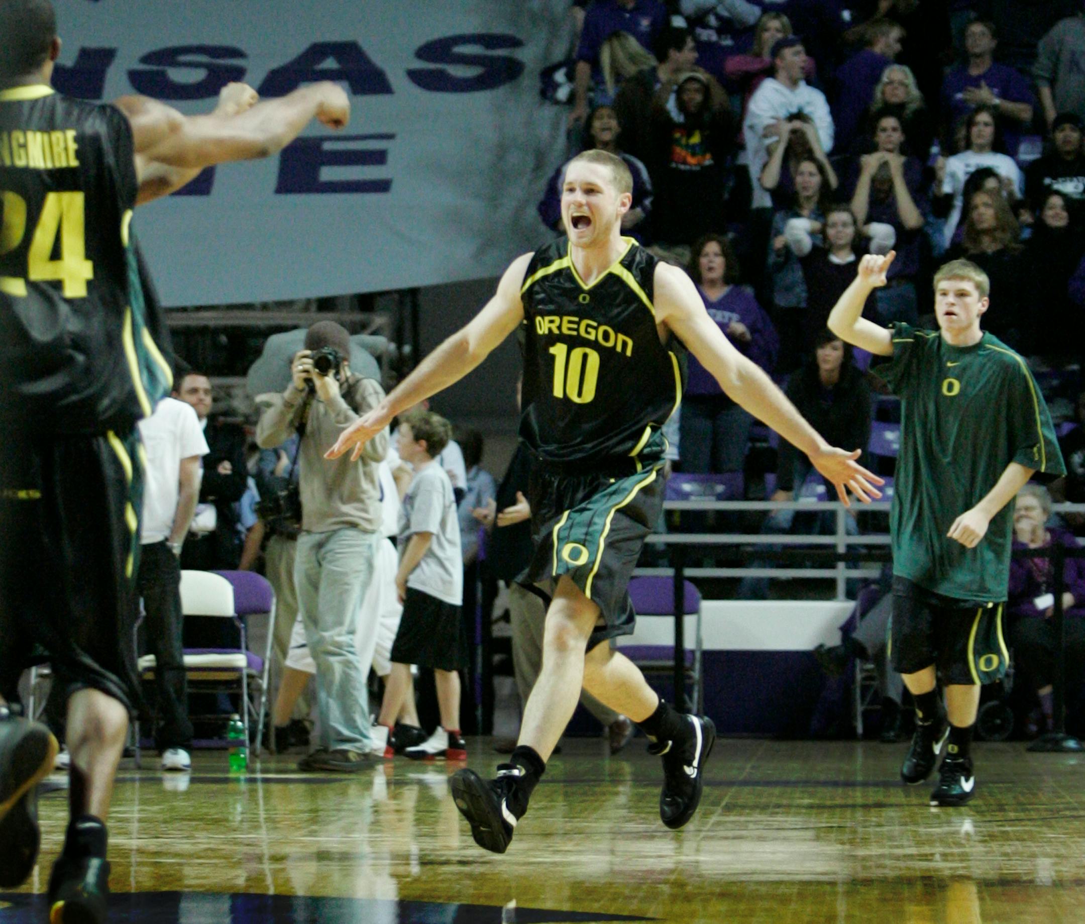 Oregon forward Maarty Leunen (10) celebrates at the end of a basketball game against Kansas State in Manhattan, Kan., Thursday, Nov. 29, 2007. Leunen scored 14 points and fouled out of the game in overtime. Oregon beat Kansas State 80-77. (AP Photo/Orlin Wagner)