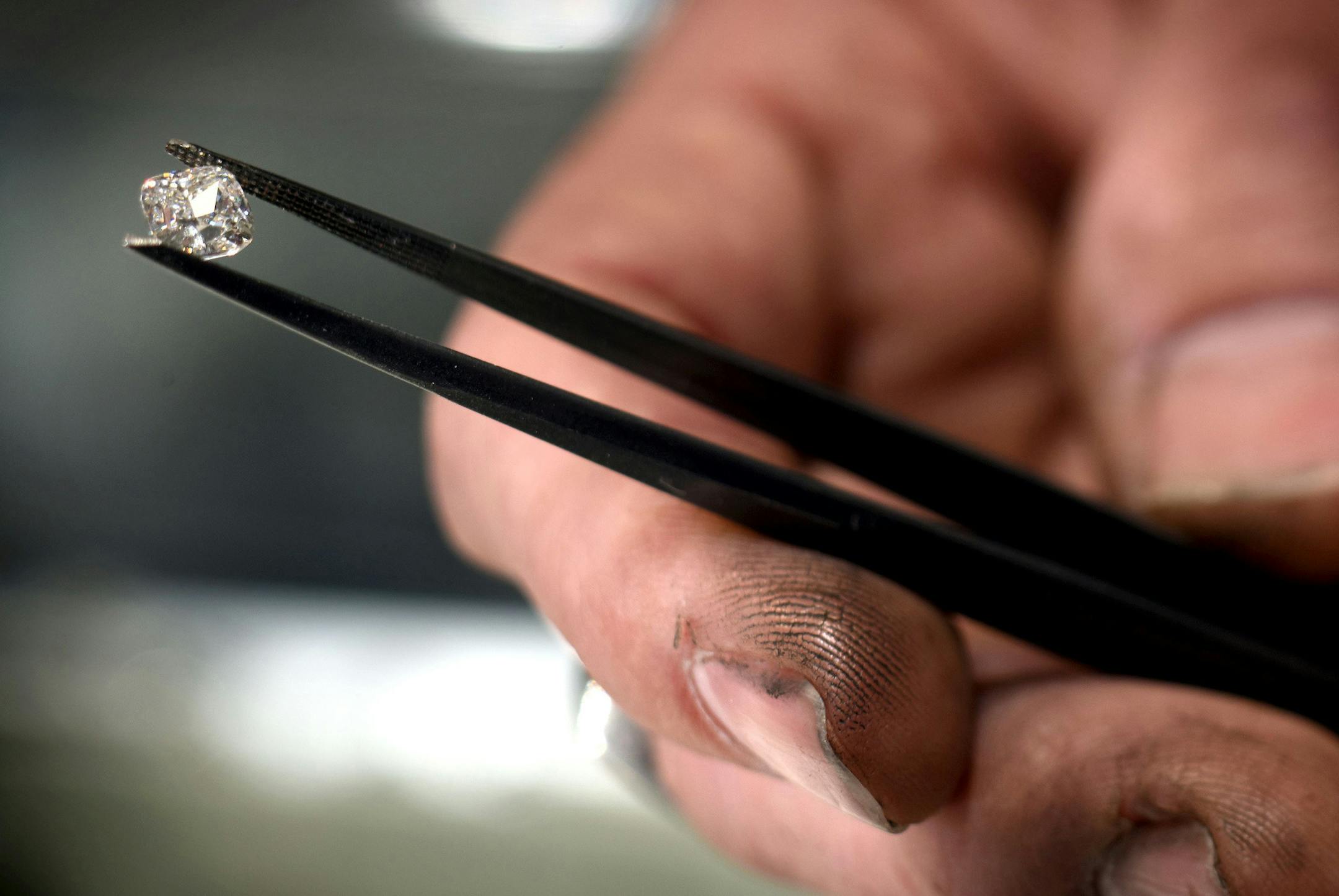 Paul Bierker, owner of Paul Michael Design, holds a synthetic, or lab-grown, diamond at his Butler Street shop in Lawrenceville, Pa. (Steve Mellon/Pittsburgh Post-Gazette/TNS) ORG XMIT: 1184441