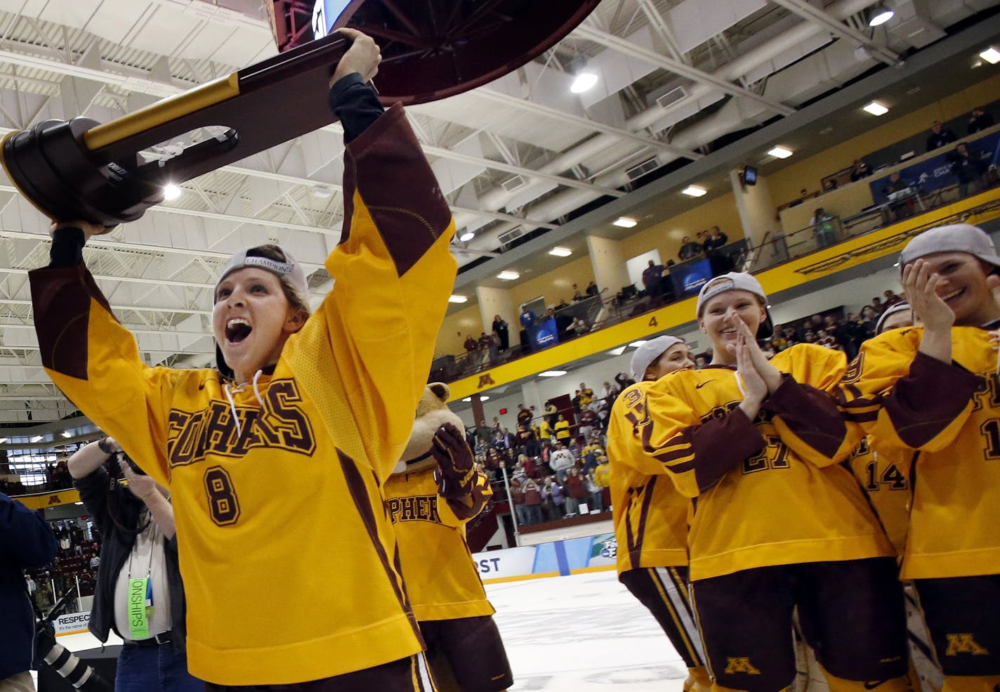 Amanda Kessel (8) celebrated with the National Championship trophy. Minnesota beat Boston University by a final score of 6-3 to win the NCCA National Championship. ] CARLOS GONZALEZ cgonzalez@startribune.com - March 24, 2013, Minneapolis, Minn., Ridder Arena, NCCA Women&#x201a;&#xc4;&#xf4;s Hockey Championship, Frozen Four, University of Minnesota vs. Boston University Terriers