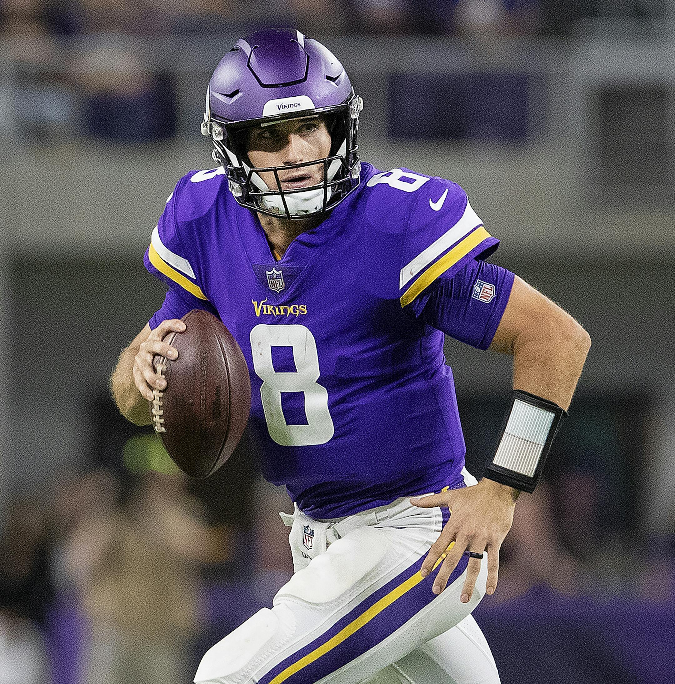 Minnesota Vikings quarterback Kirk Cousins scrambled out of the pocket in the second quarter. ] CARLOS GONZALEZ ï cgonzalez@startribune.com ñ August 24, 2018, Minneapolis, MN, US Bank Stadium, NFL Pre Season, Minnesota Vikings vs Seattle Seahawks