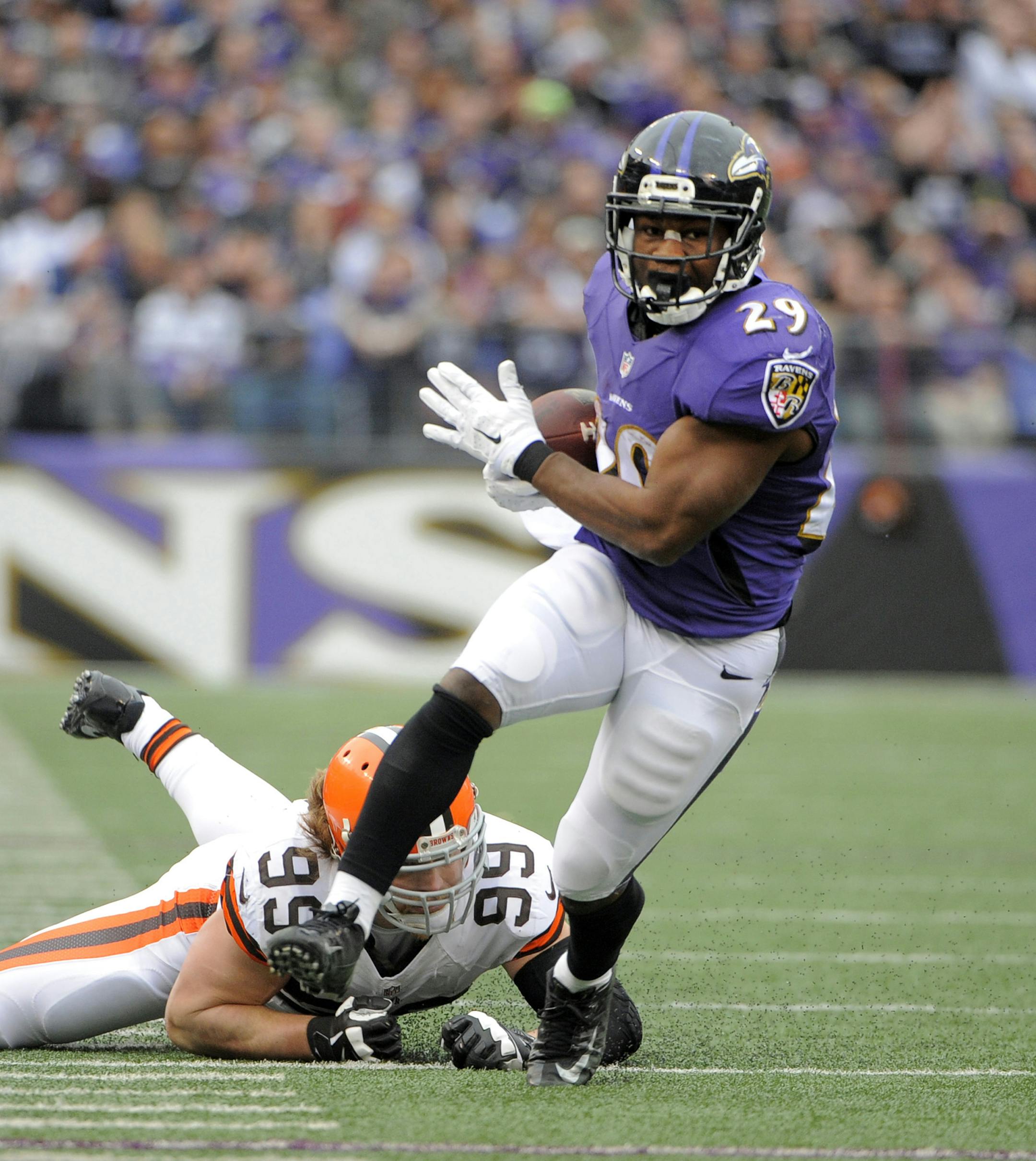 Baltimore Ravens' Justin Forsett (29) catches a reception in the first quarter against the Cleveland Browns on Sunday, Dec. 28, 2014 at M&T Bank Stadium in Baltimore, Md. The Ravens won 20-10. (Lloyd Fox/Baltimore Sun/TNS)