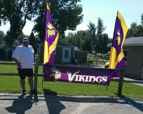 Scott Melter, a hardcore Vikings fan and proud grandfather, dies of COVID-19 at 60