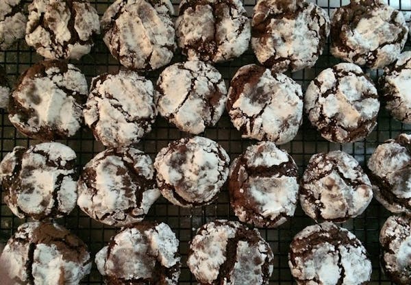 Credit: Rick Nelson Chocolate Crinkle Cookies. ORG XMIT: ty5I2qXLKBuNknp1mJHU