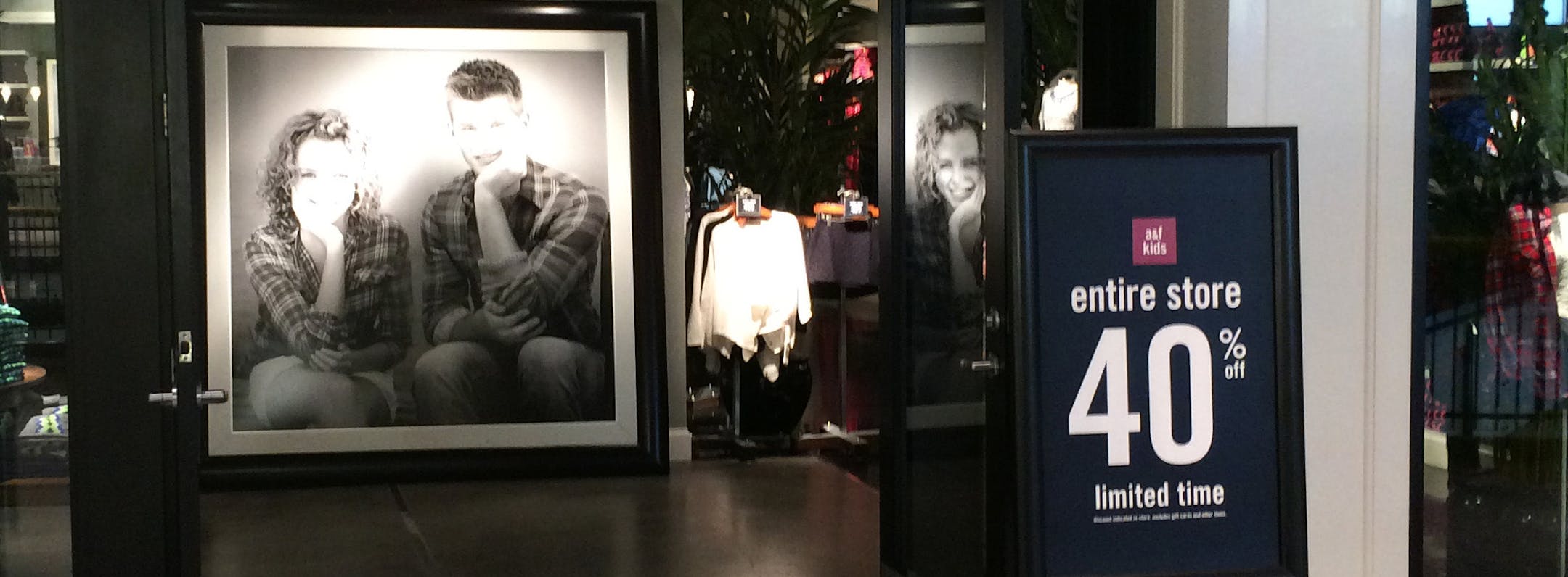 Due to overstocks, shoppers are getting some remarkable deals on apparel BEFORE Christmas this year, including storewide discounts of 30 or 40% or 50% at J Crew, Ann Taylor, Wet Seal, Banana Republic, Gap, Old Navy, and American Eagle. Credit: John Ewoldt/Star Tribune 12 17 13 Minneapolis, mn