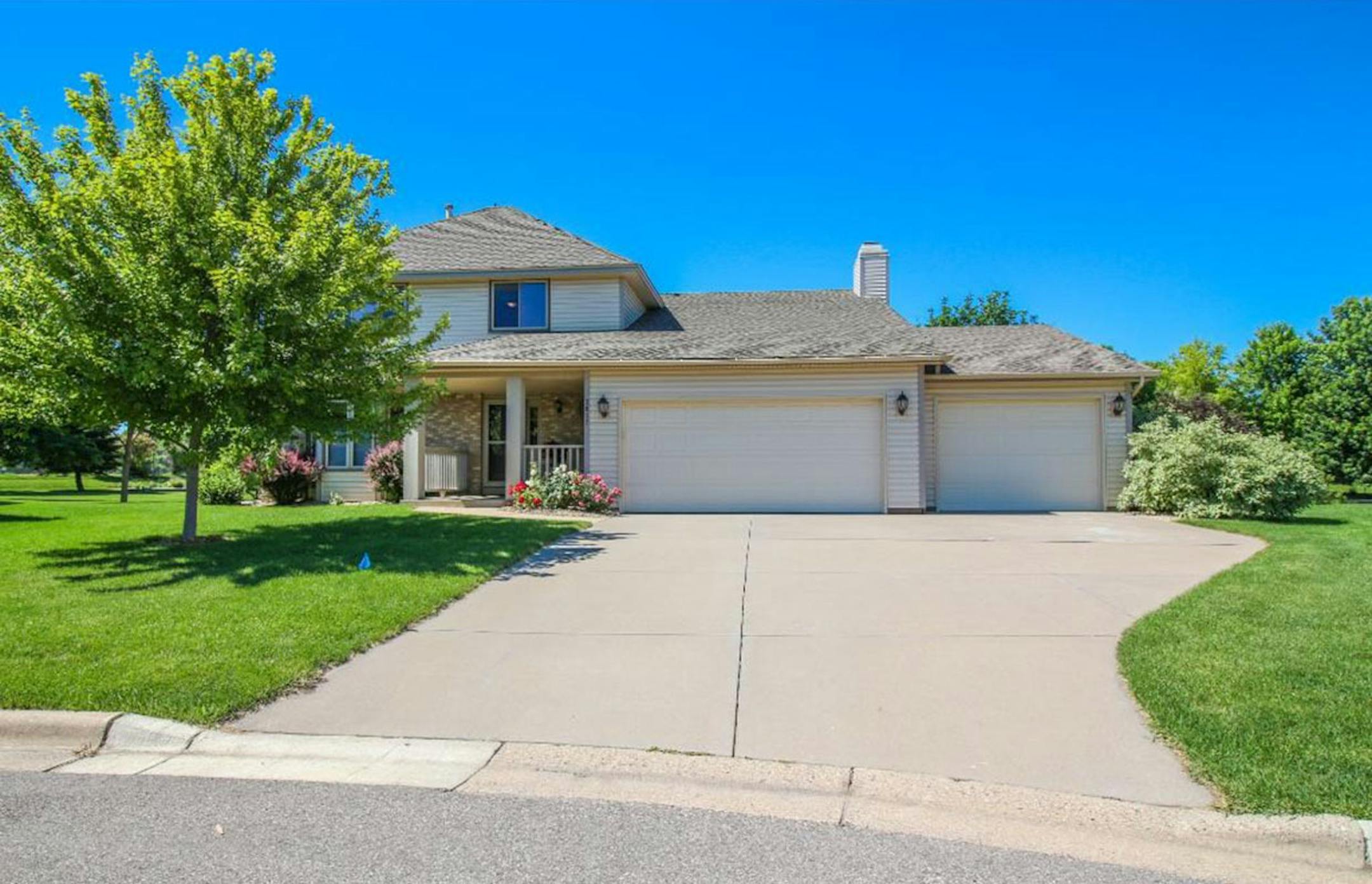 Burnsville
Built in 1987, this three-bedroom, four-bath house has 2,900 finished square feet and features three bedrooms and a loft on the upper level, two fireplaces, formal dining room, hardwood floors, full finished basement, and four-car insulated attached garage. Listed by Ed Kapler, Keller Williams Premier Realty, 612-343-6742.