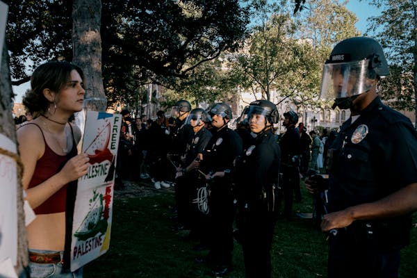 Demonstrators calling for a permanent cease-fire in the Israel-Hamas war face police sent to remove them, on the University of Southern California cam