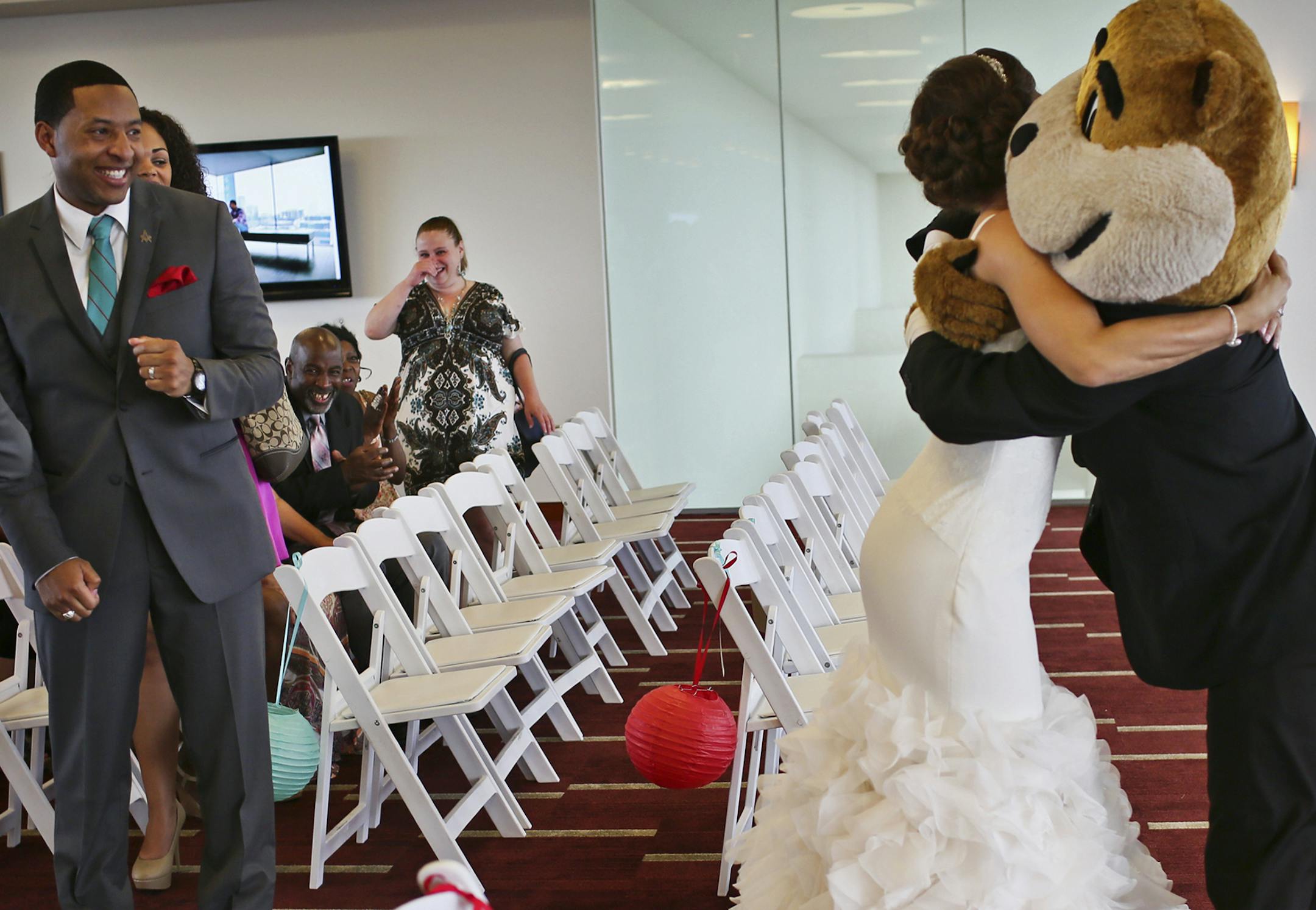 Bride Samantha Dean got a hug from Goldy the Gopher.