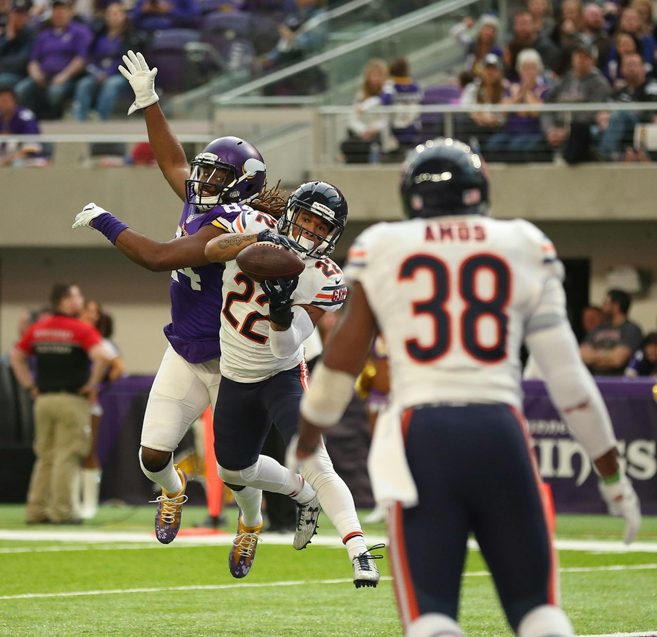 Chicago Bears cornerback Cre'von LeBlanc (22) picked off a third quarter pass intended for Vikings wide receiver Cordarrelle Patterson (84) in the endzone.