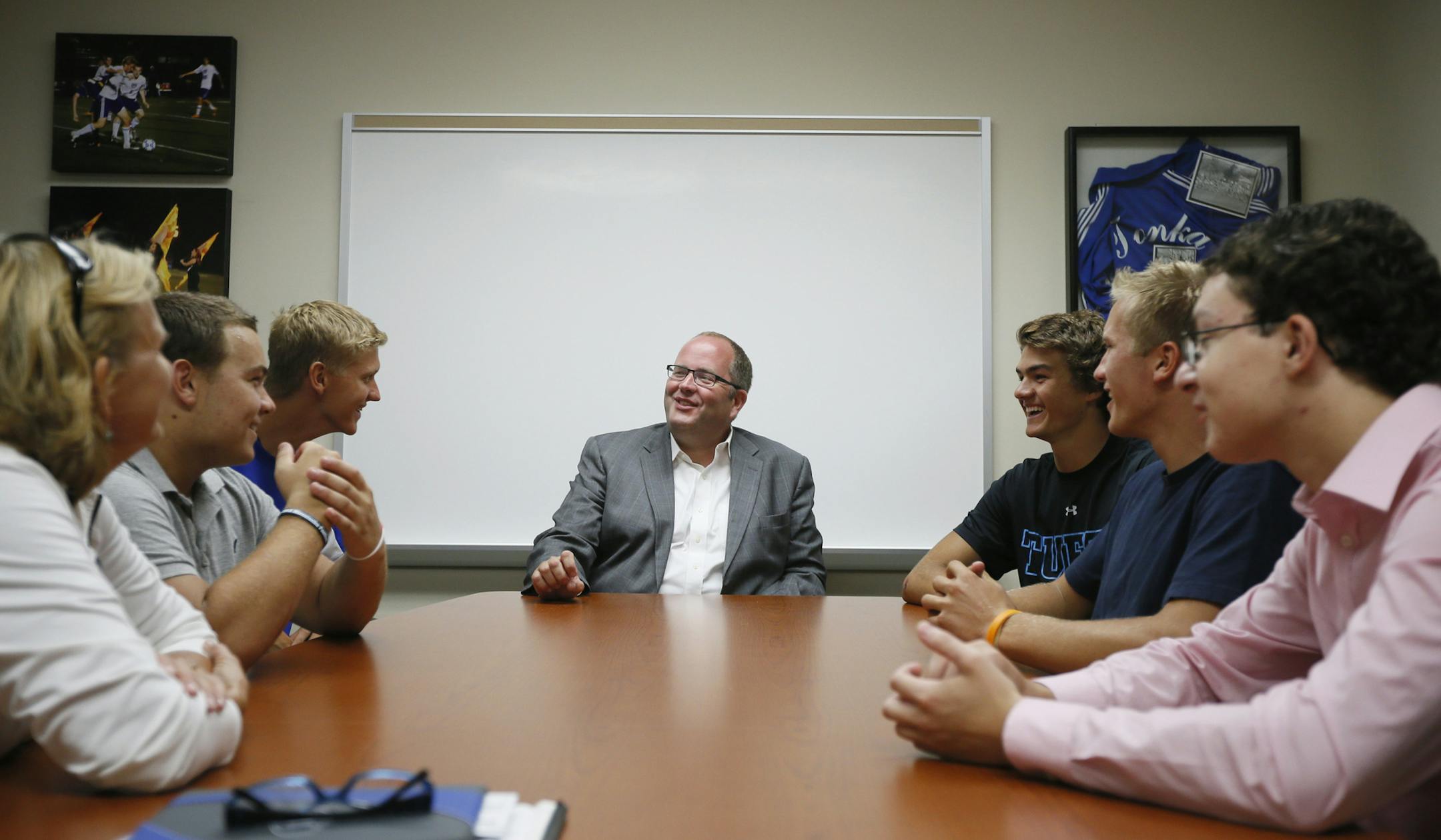 Minnetonka High school principal Jeff Erickson talked with members of the student council Monday Aug 19 ,2013 in Minnetonka , MN. ] JERRY HOLT &#x201a;&#xc4;&#xa2; jerry.holt@startribune.com