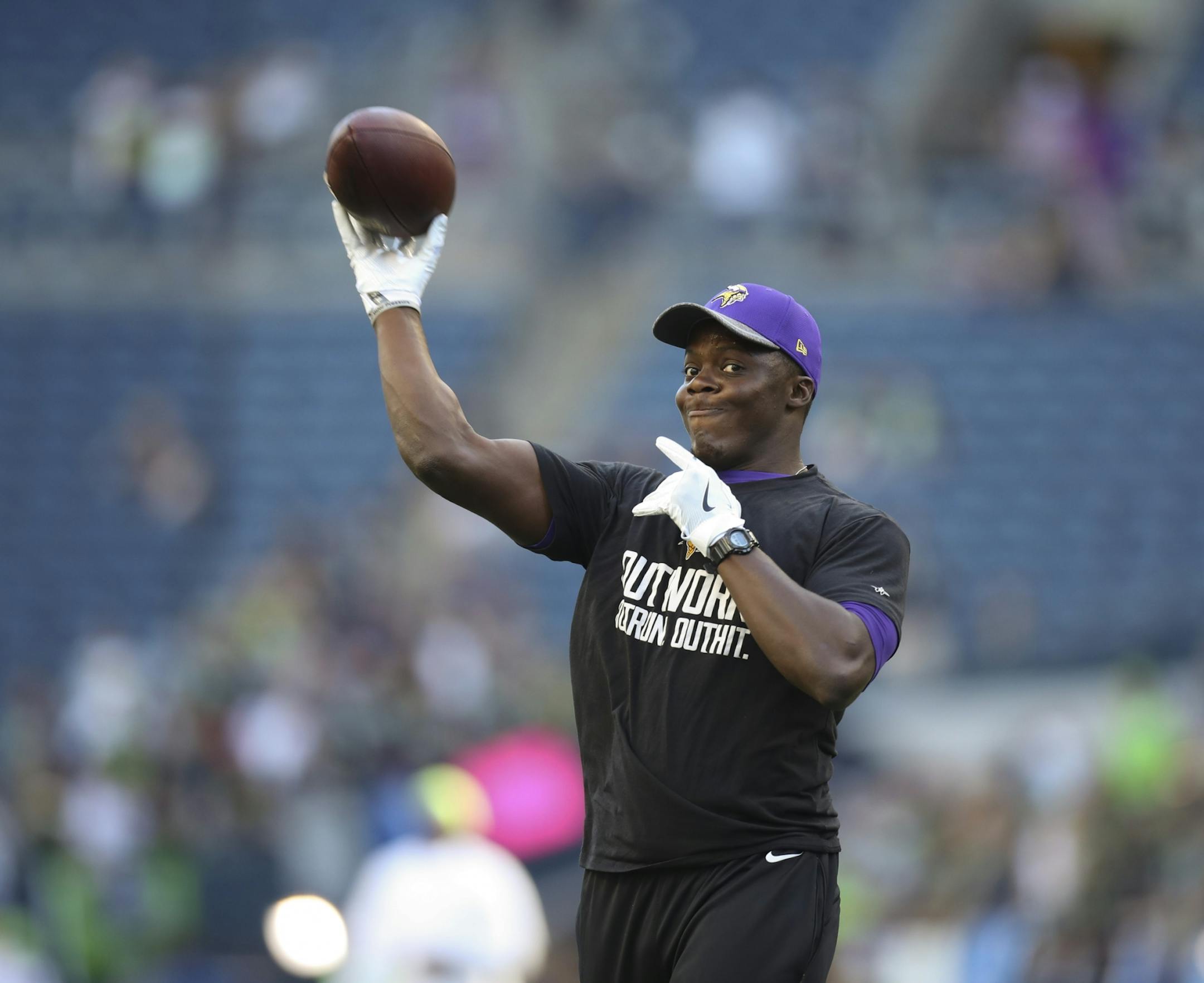 Vikings quarterback Teddy Bridgewater threw in pregame warmups, but did not play Thursday night.