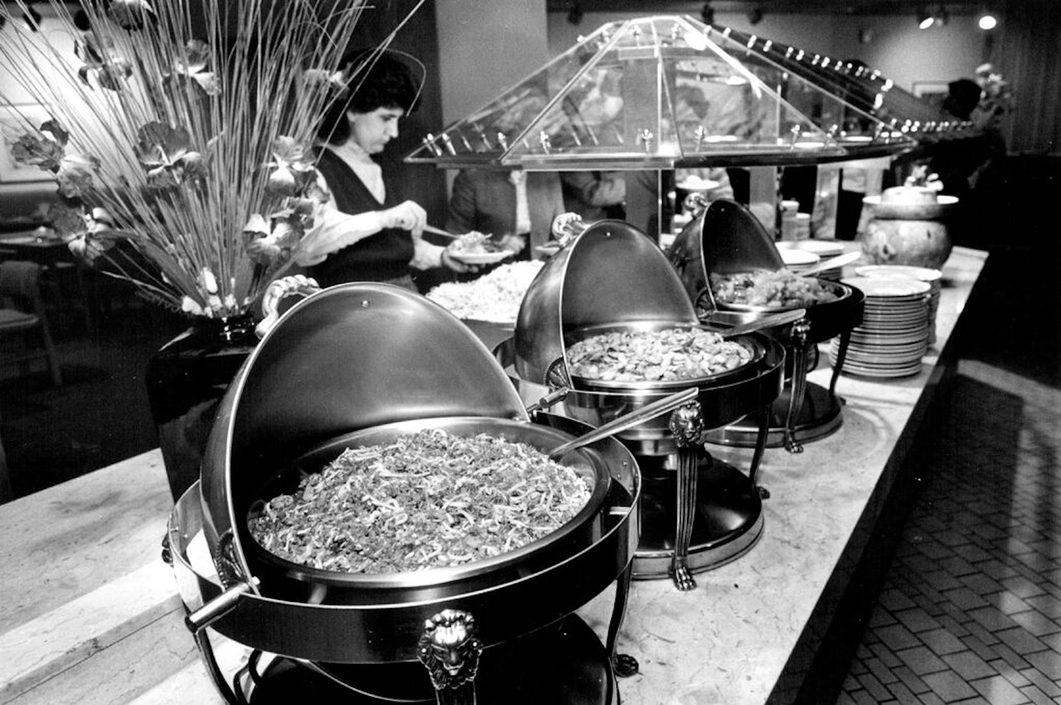 March 15, 1985 Leeann Chin's very attractive and very popular buffet restaurants offer a small selection of Chinese and Chinese-American appetizers and entrees that changes nightly. Mass-producing Chinese food involves a few compromises, buf you get all you can eat, so nobody seems to mind. Leann Chin, in Bonaventure, Wayzata Blvd. at Plymouth Rd., Minnetonka, 545- 3600, and in the Union Depot, 214 E. 4th St., St. Paul, 224-8814. Hours: Lunch Monday through Saturday 11 a.m. to 2:30 p.m., Sunday