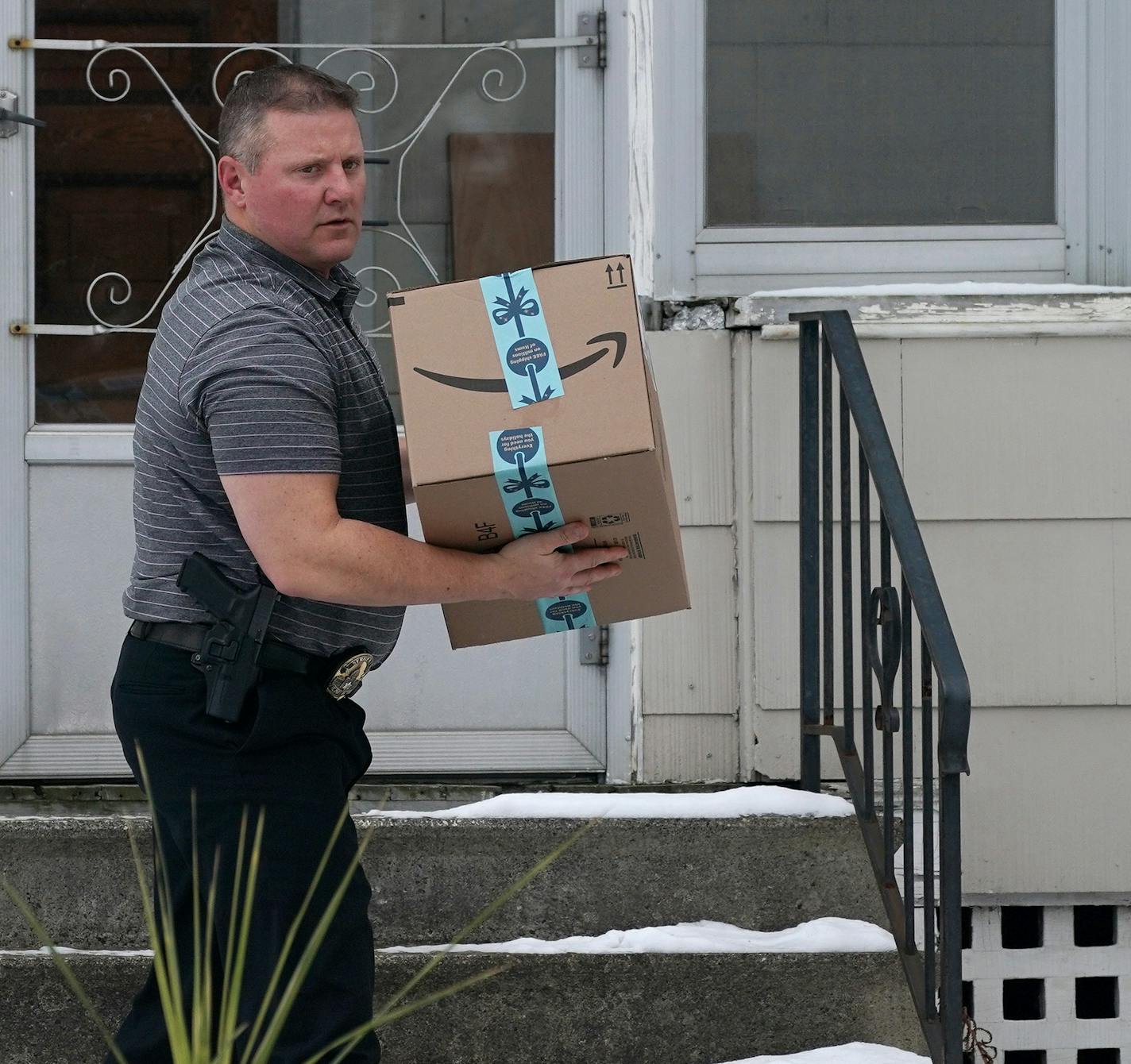 Sgt. Dave Strecker with the St. Paul Police Department retrieved a package containing a GPS tracker in it that was placed on a resident's front steps by police officers to try and catch package thieves in the act Tuesday afternoon. ] ANTHONY SOUFFLE &#xef; anthony.souffle@startribune.com St. Paul police conducted an operation using a GPS tracking unit to bait and track packages that are stolen off homeonwers' front doors Tuesday, Dec. 11, 2018 in St. Paul, Minn.